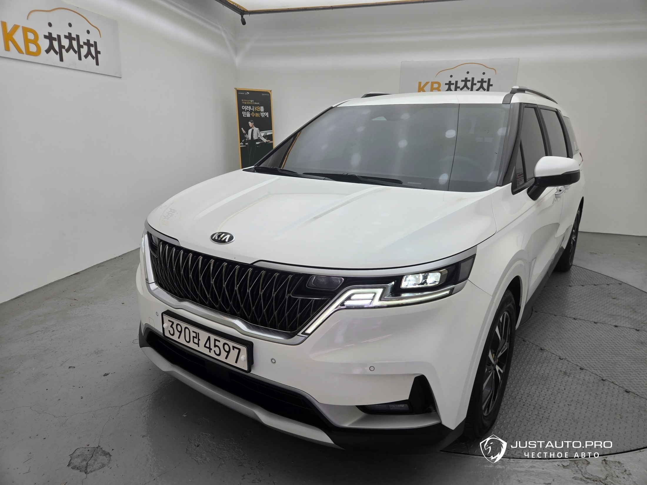 Автомобиль Kia Canival