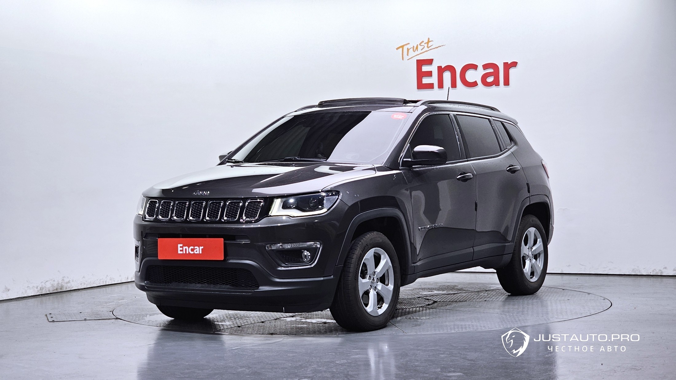 Автомобиль Jeep Compass