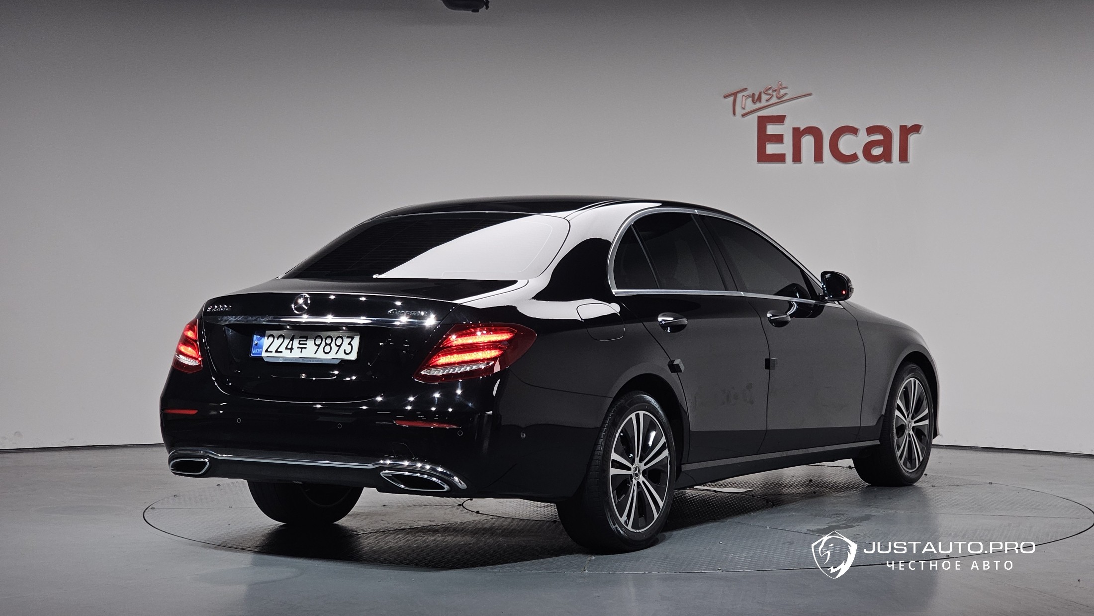 Автомобиль Mercedes-Benz E-Class