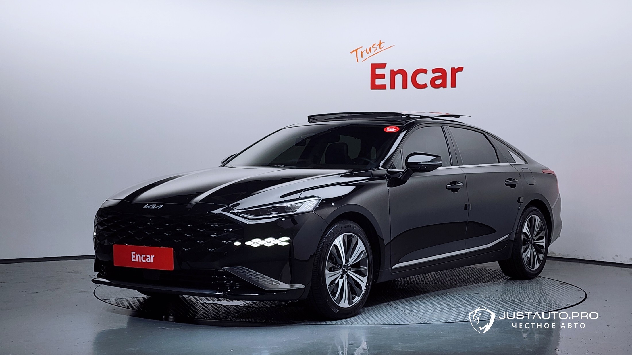 Автомобиль Kia K8