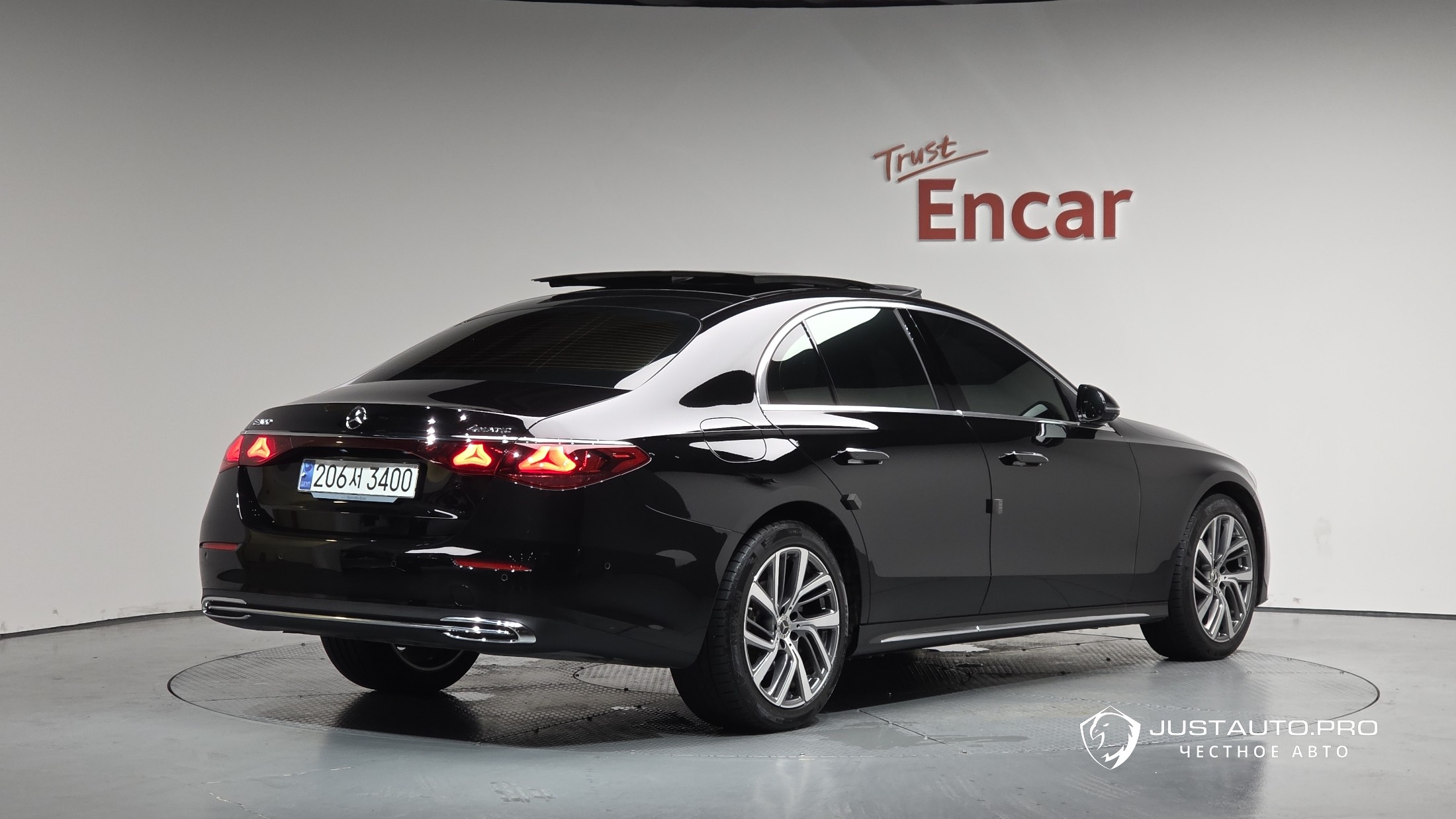Автомобиль Mercedes-Benz E-Class