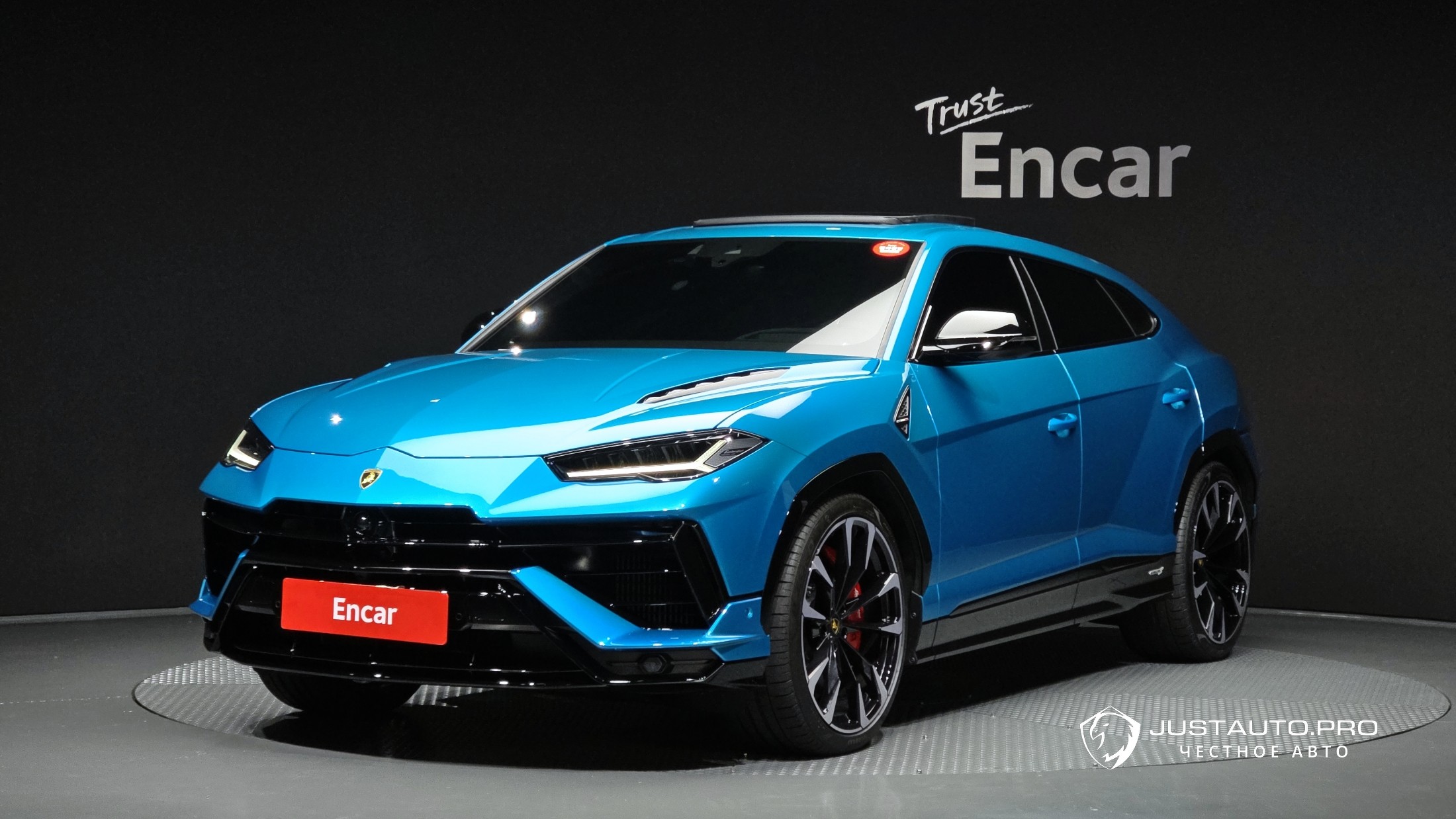 Автомобиль Lamborghini Urus