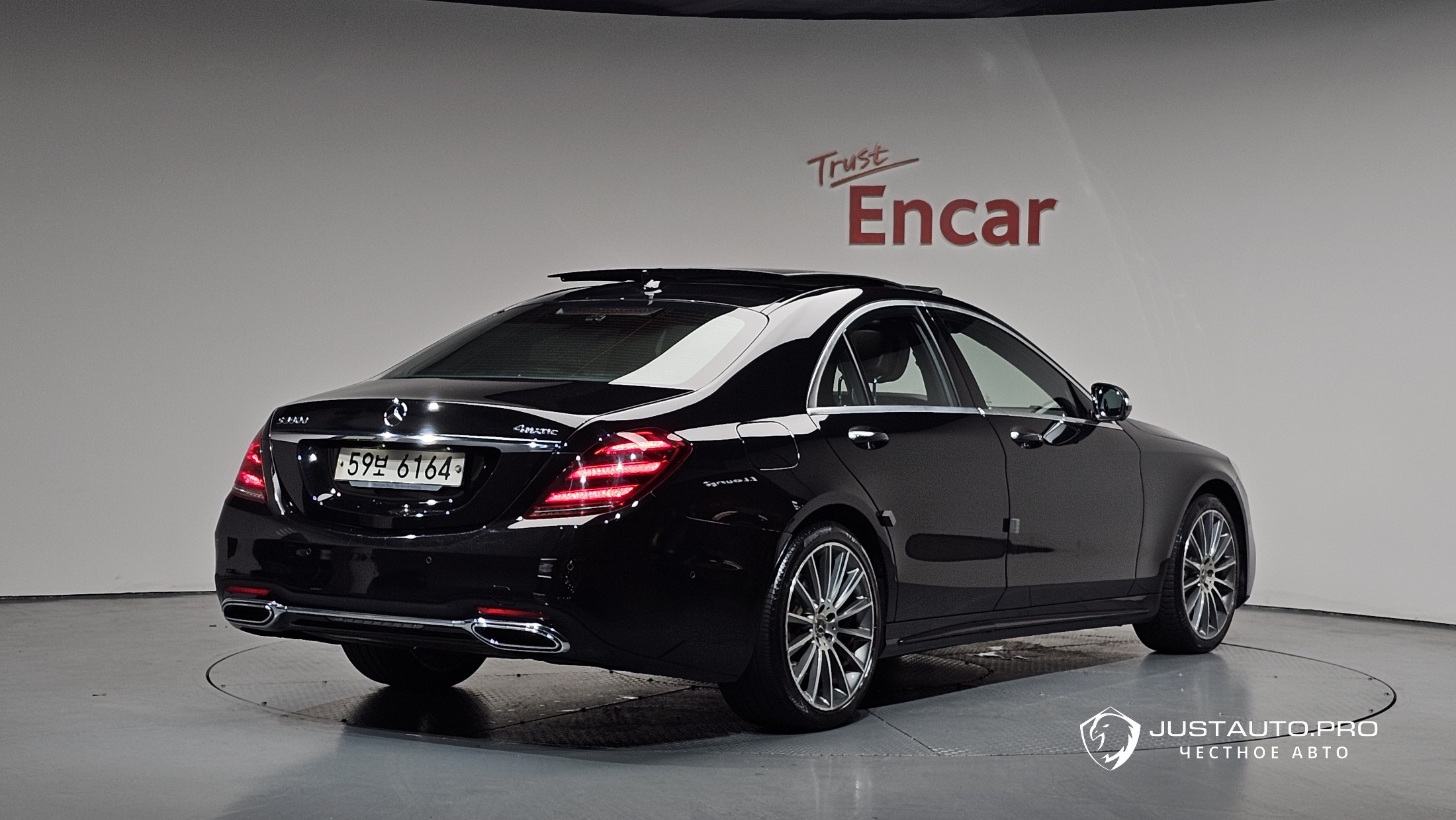 Автомобиль Mercedes-Benz S-Class
