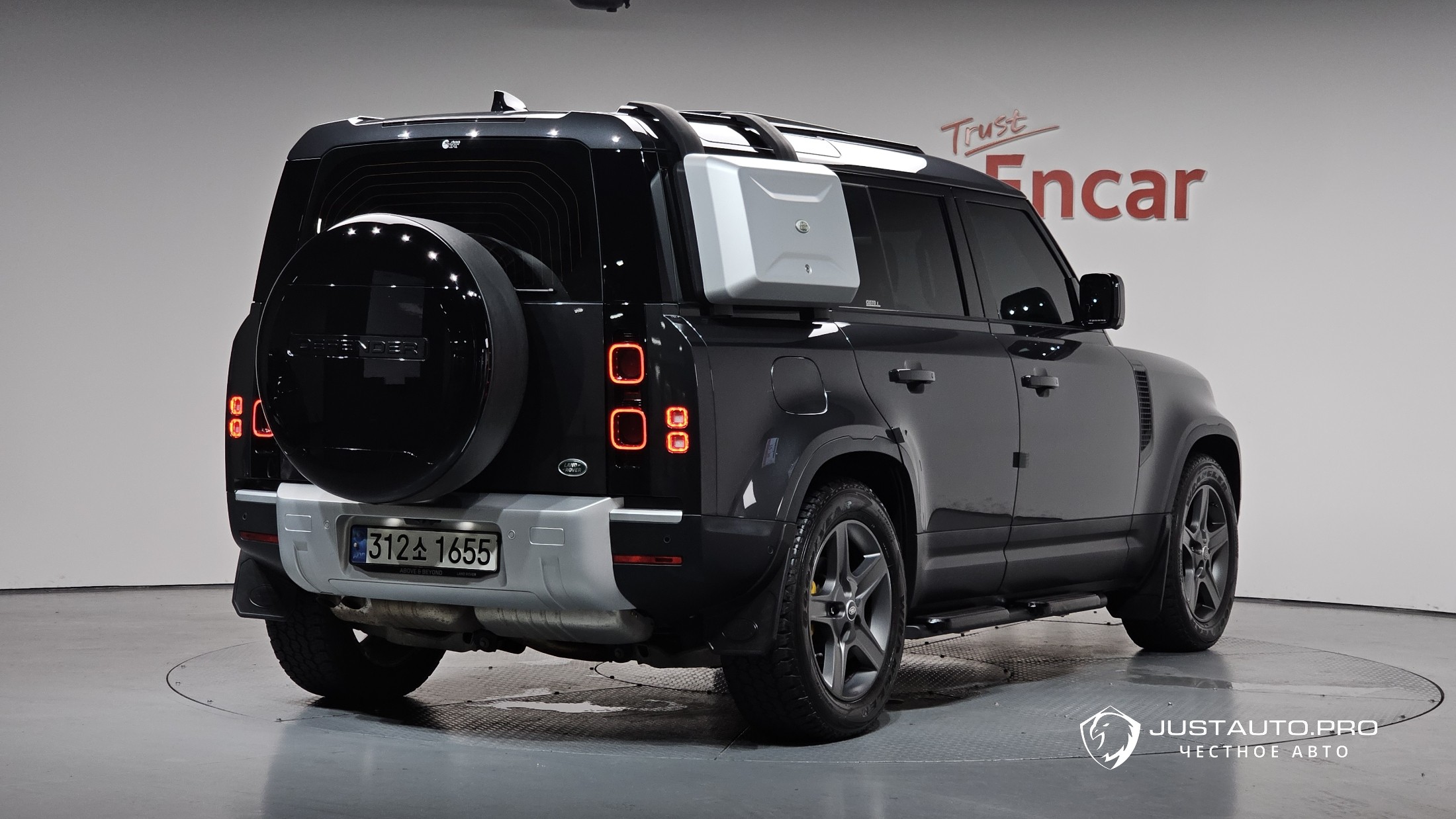 Автомобиль Land Rover Defender