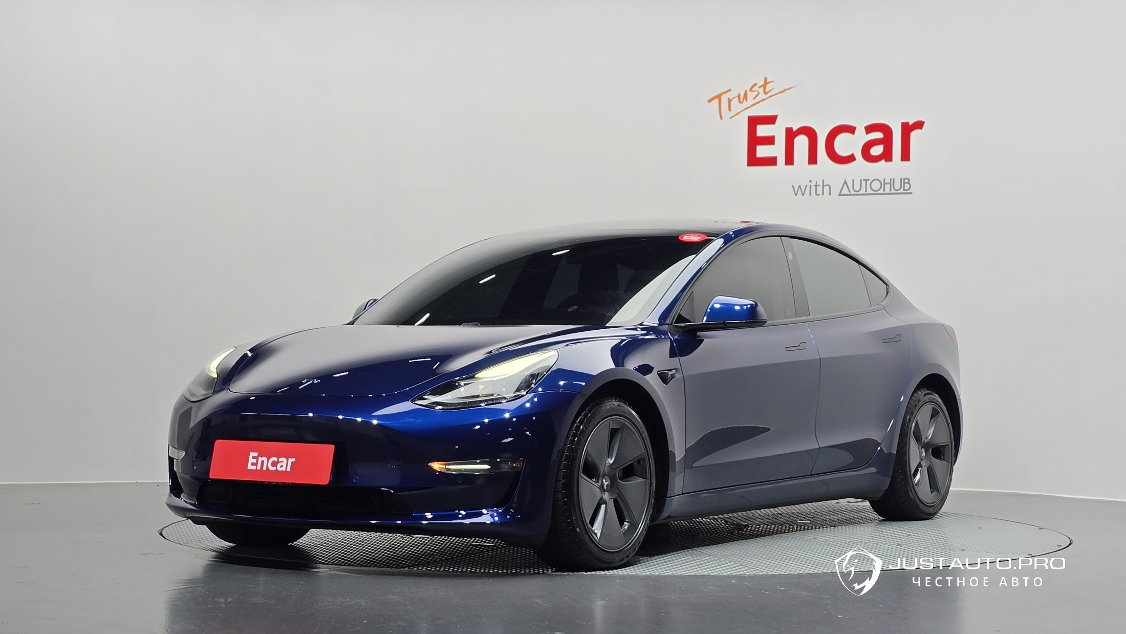 Автомобиль Tesla Model 3