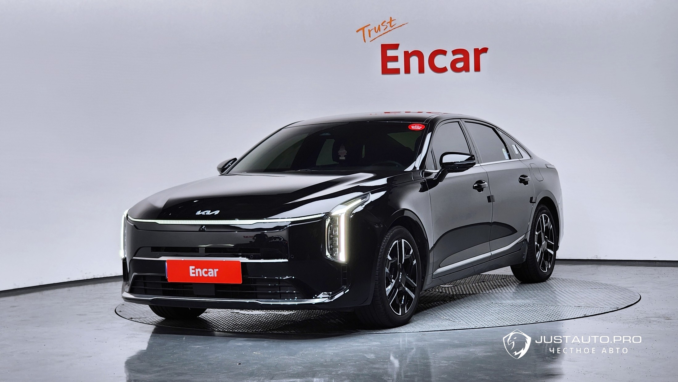 Автомобиль Kia K8
