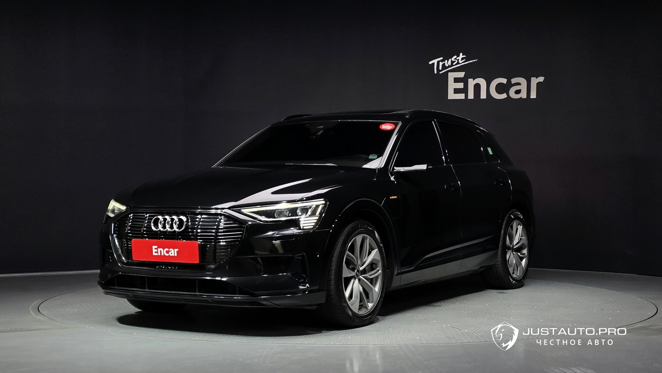Автомобиль Audi e-tron