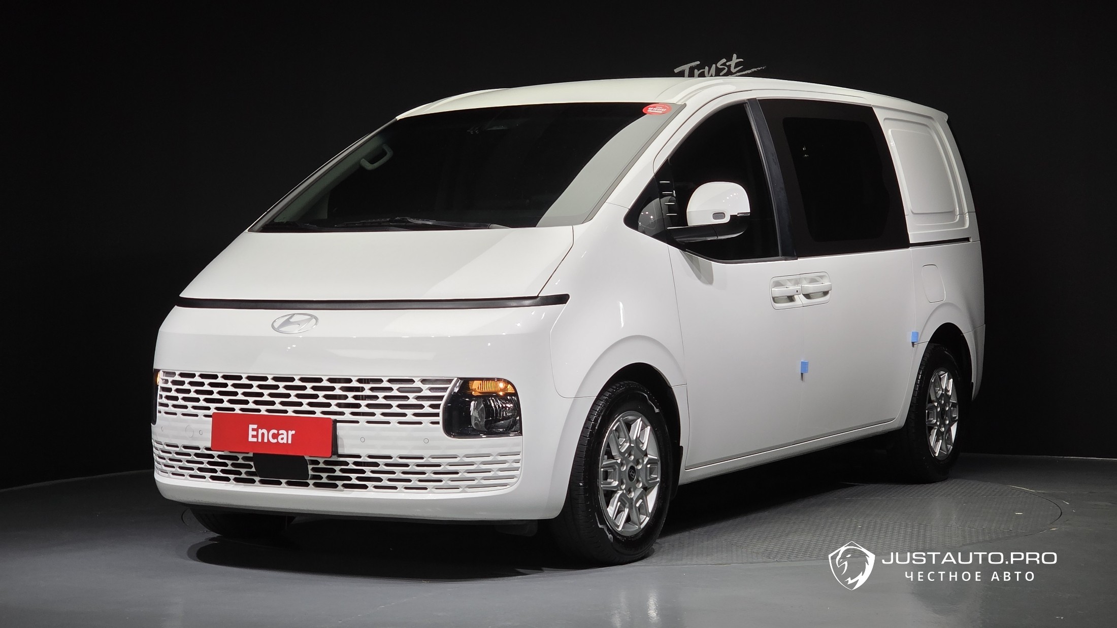 Автомобиль Hyundai Staria