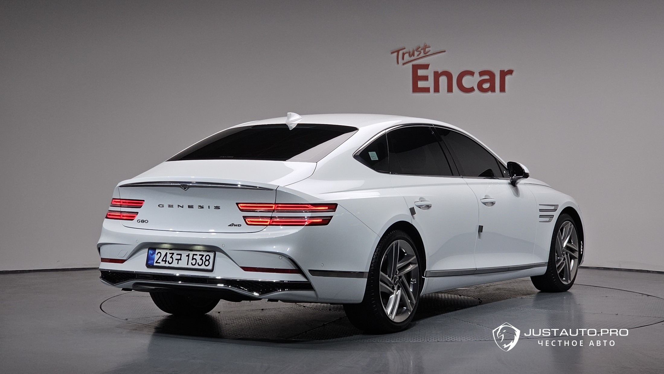 Автомобиль Genesis G80