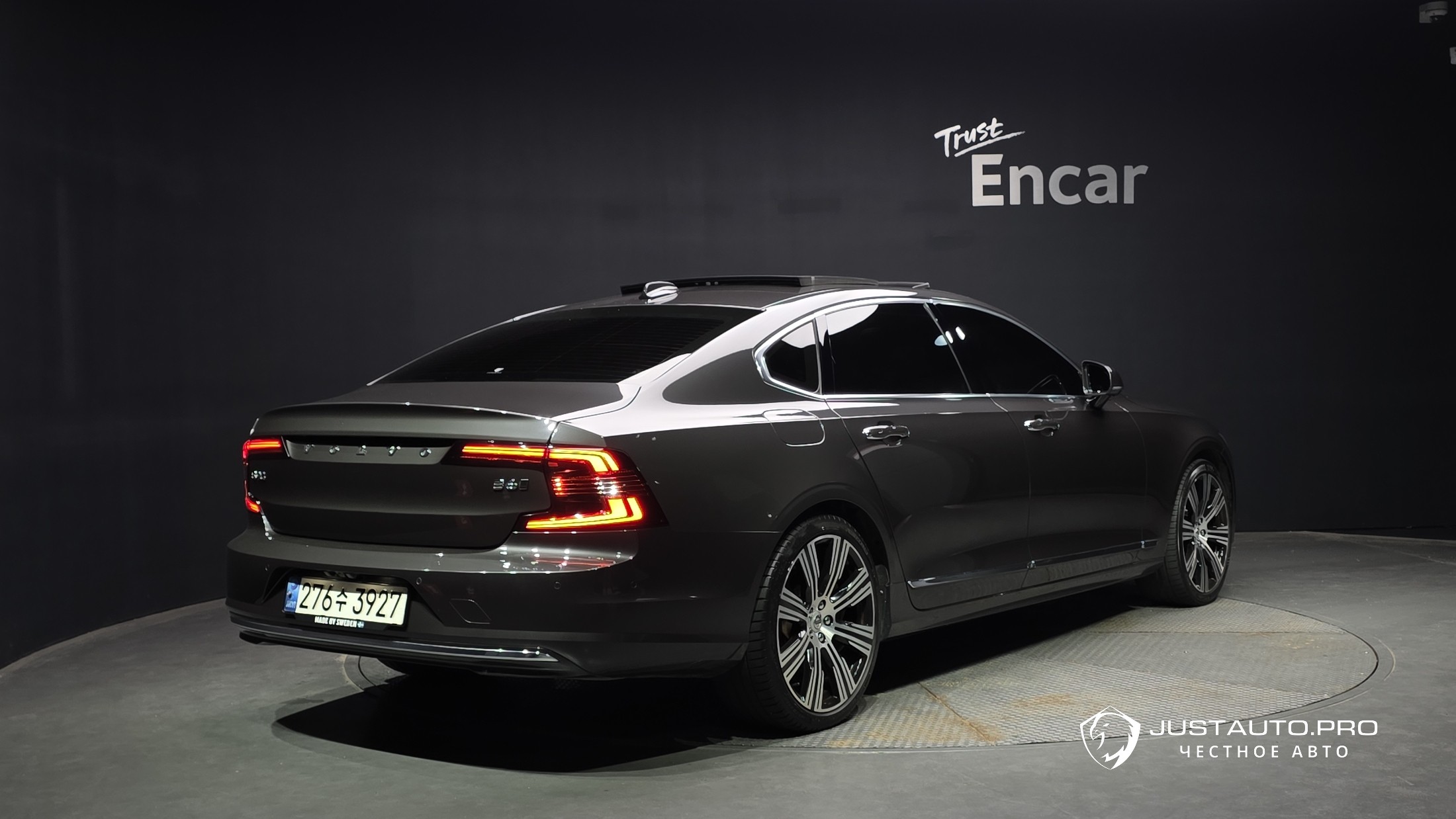Автомобиль Volvo S90