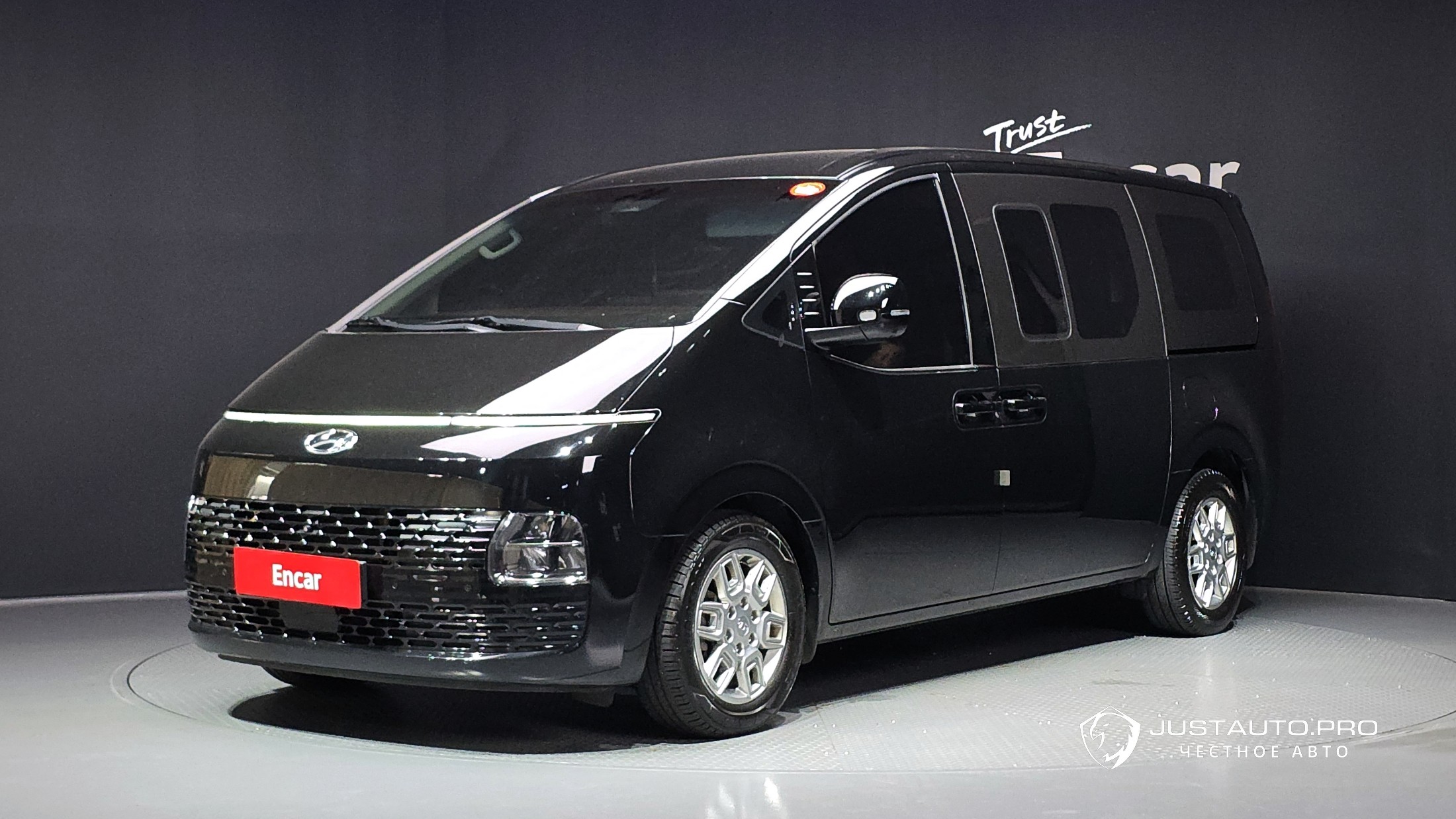 Автомобиль Hyundai Staria
