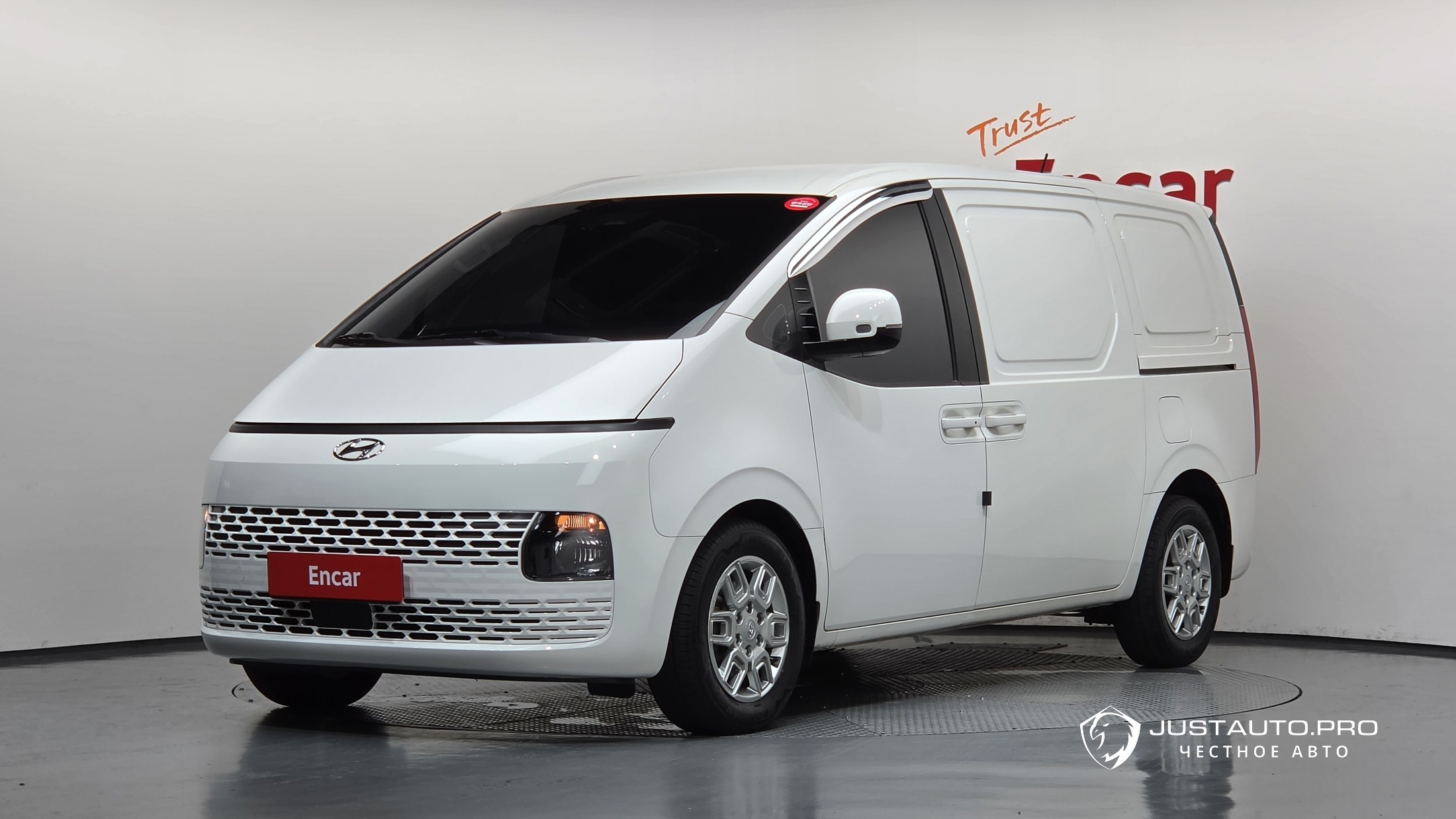 Автомобиль Hyundai Staria