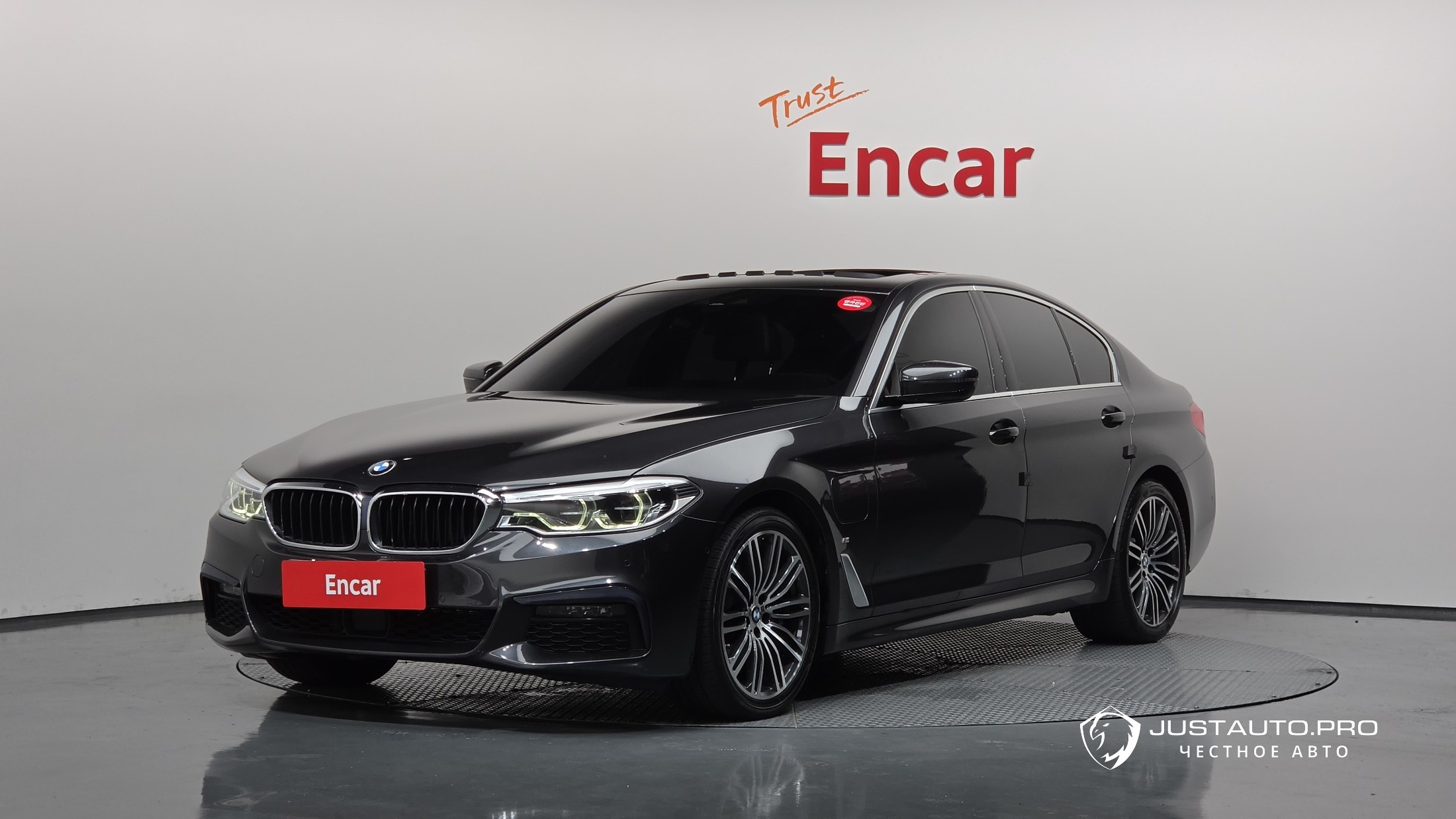Автомобиль BMW 5-Series