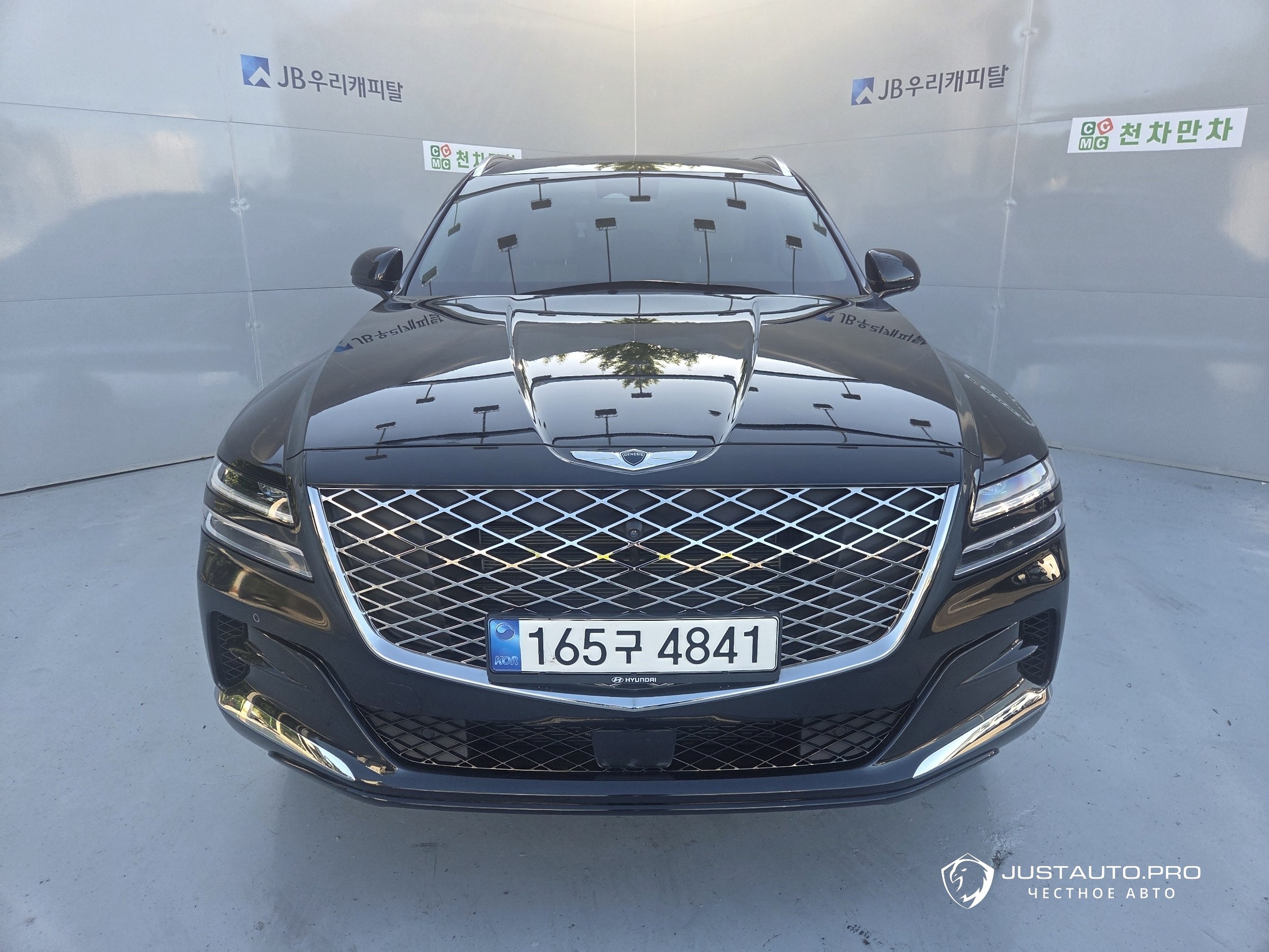 Автомобиль Genesis GV80