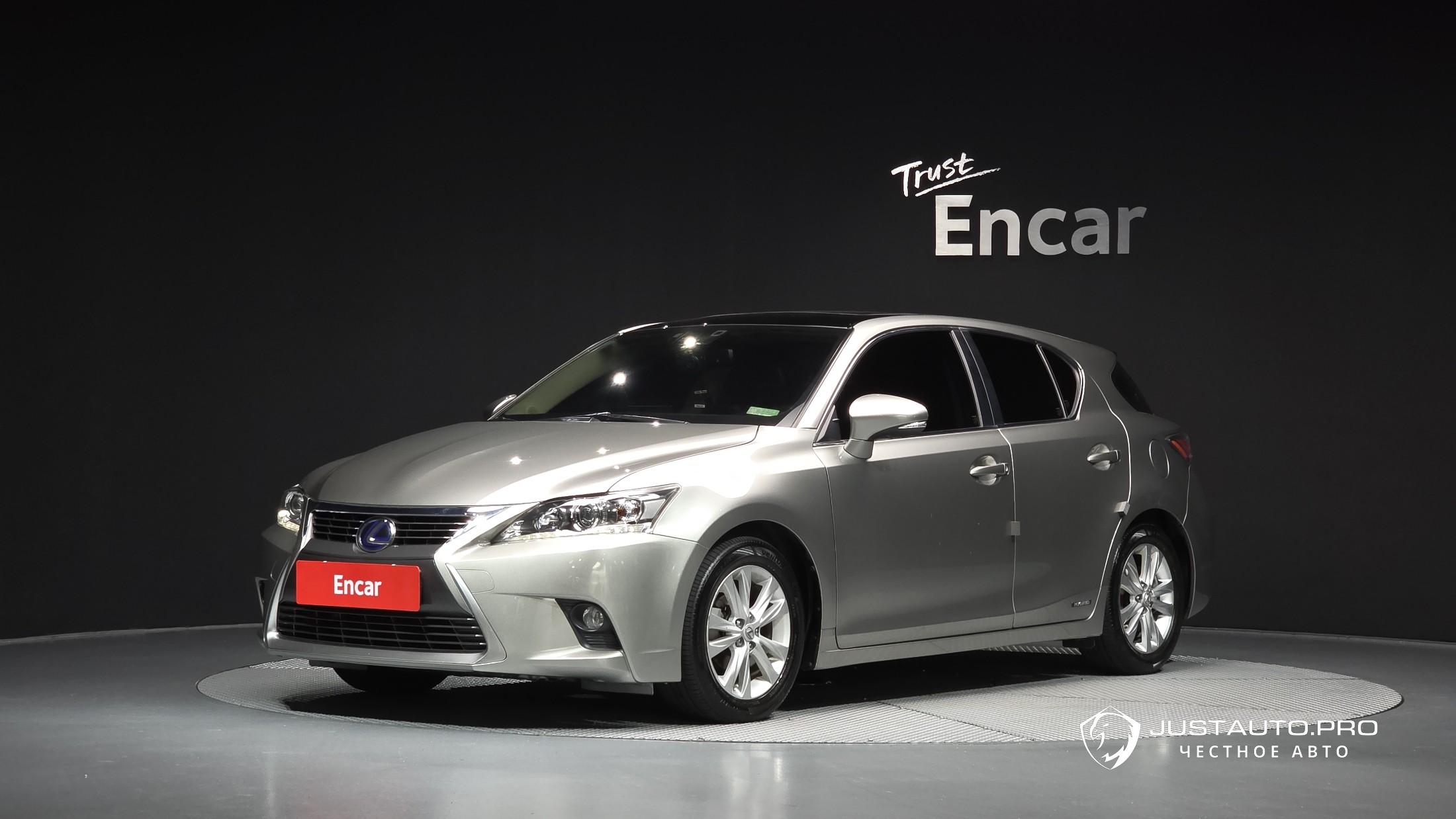 Автомобиль Lexus CT200h