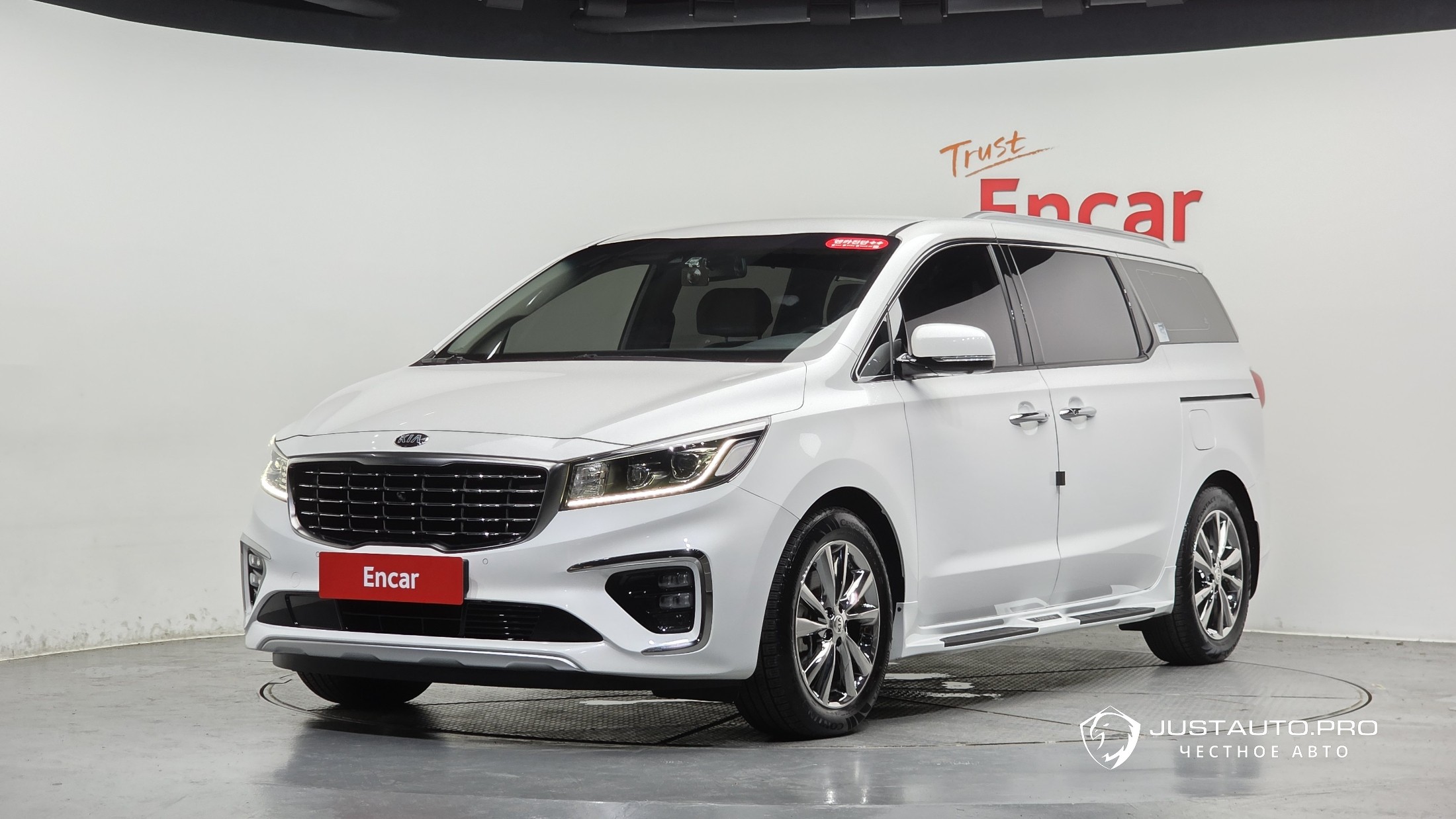 Автомобиль Kia Canival