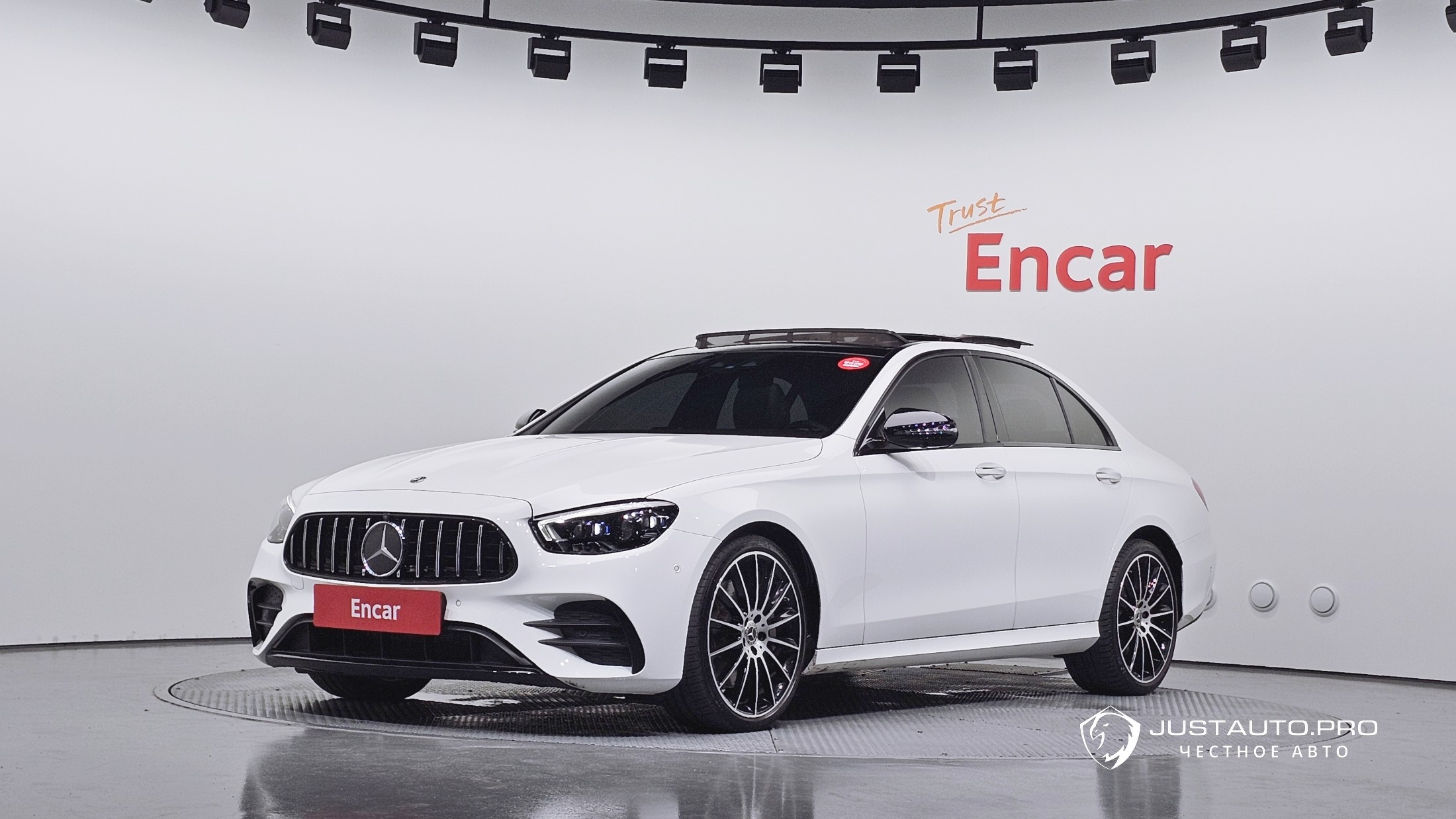 Автомобиль Mercedes-Benz E-Class