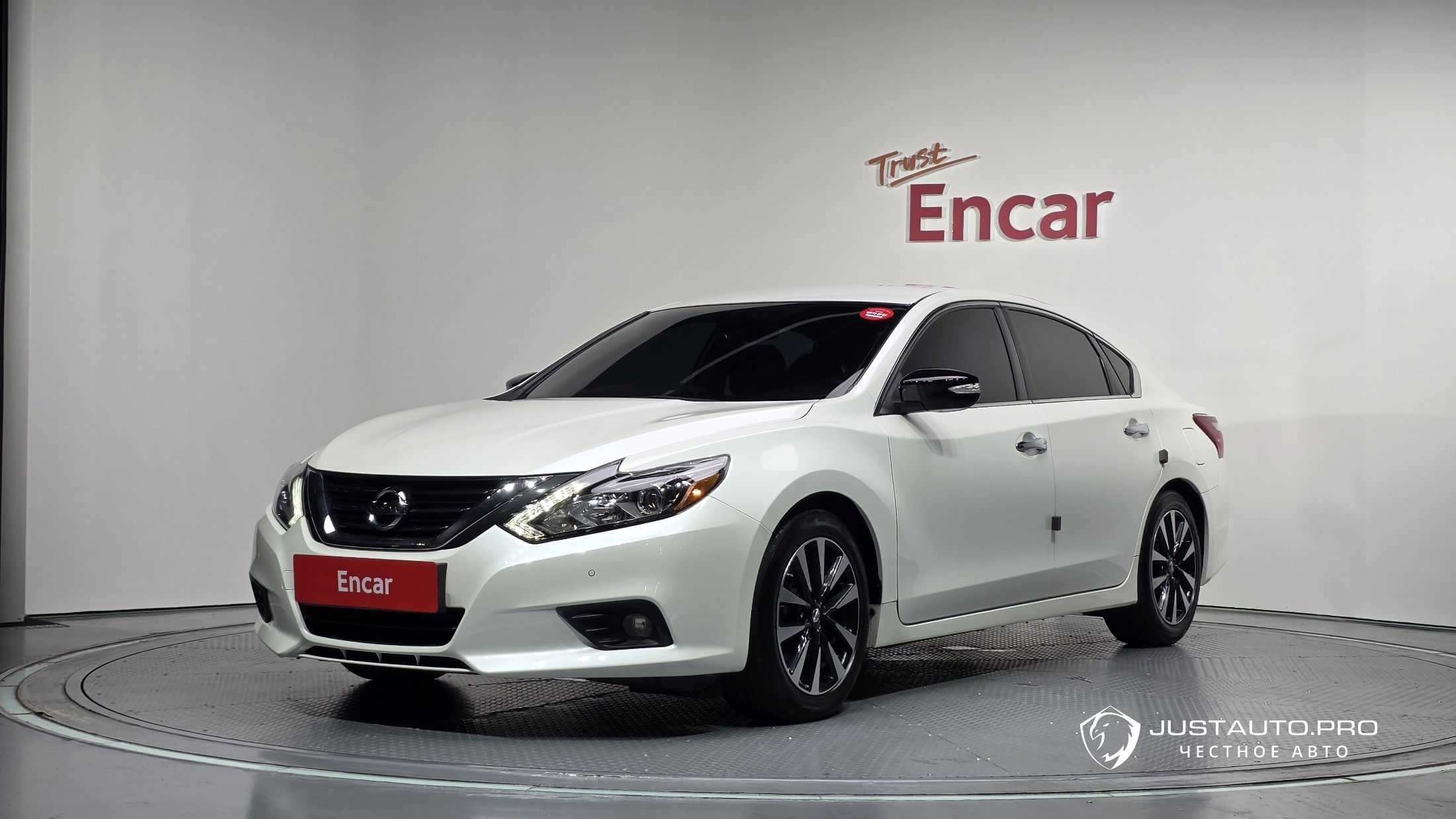 Автомобиль Nissan Altima