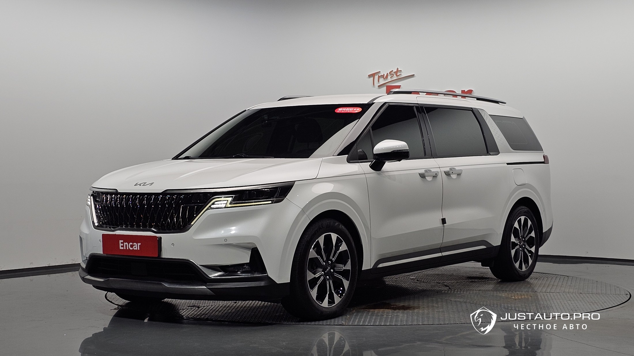 Автомобиль Kia Canival