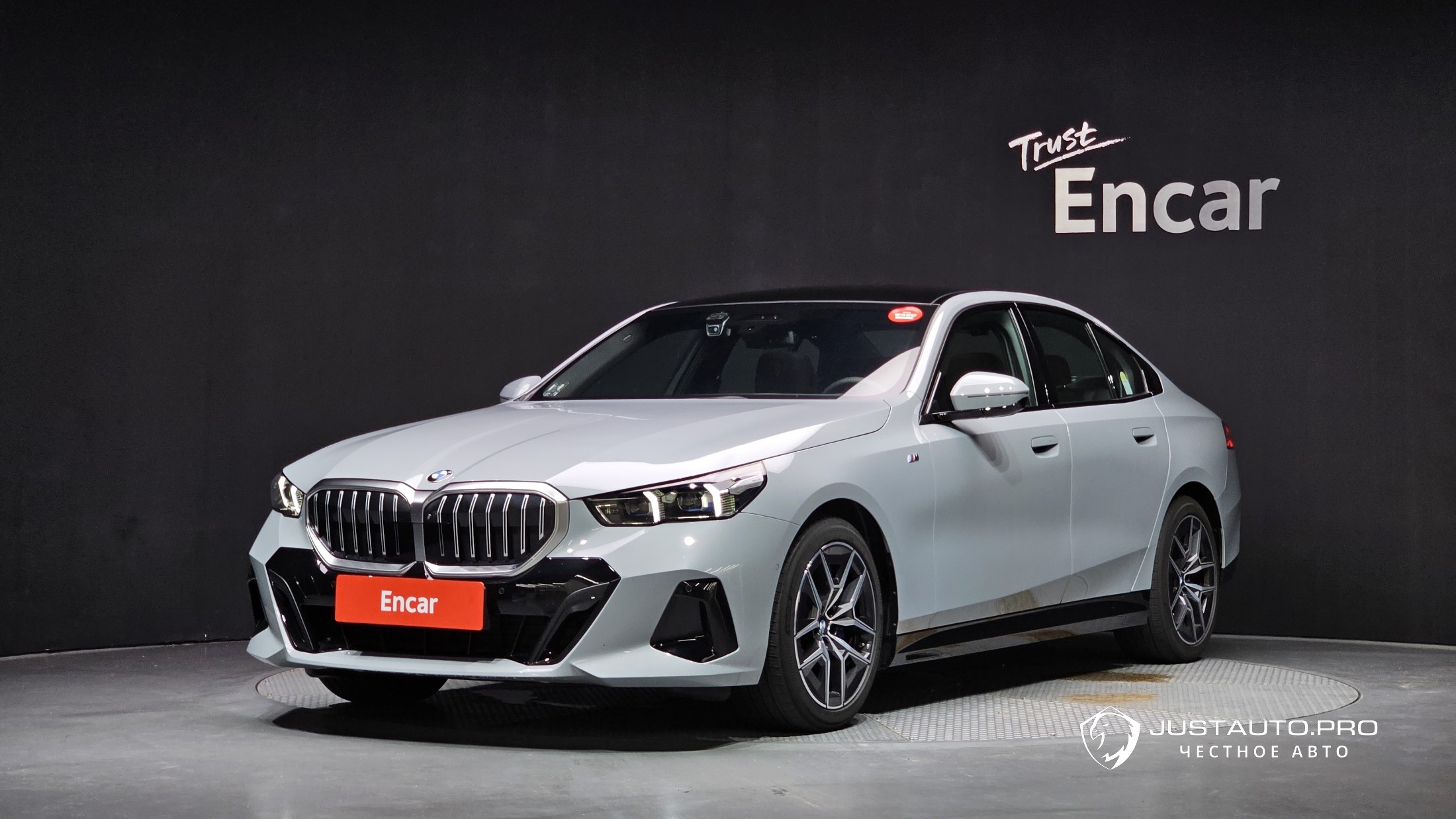 Автомобиль BMW 5-Series