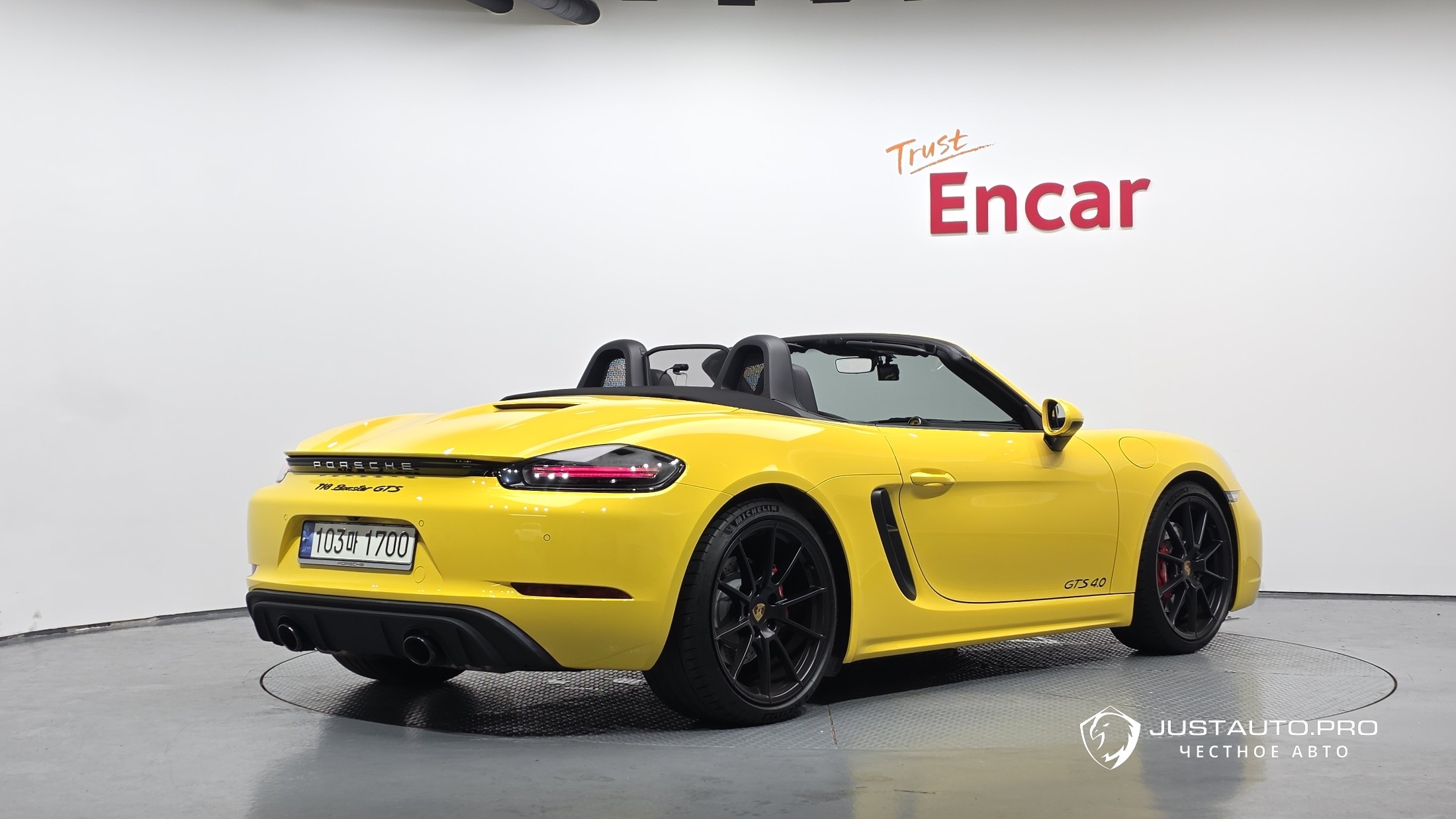 Автомобиль Porsche 718