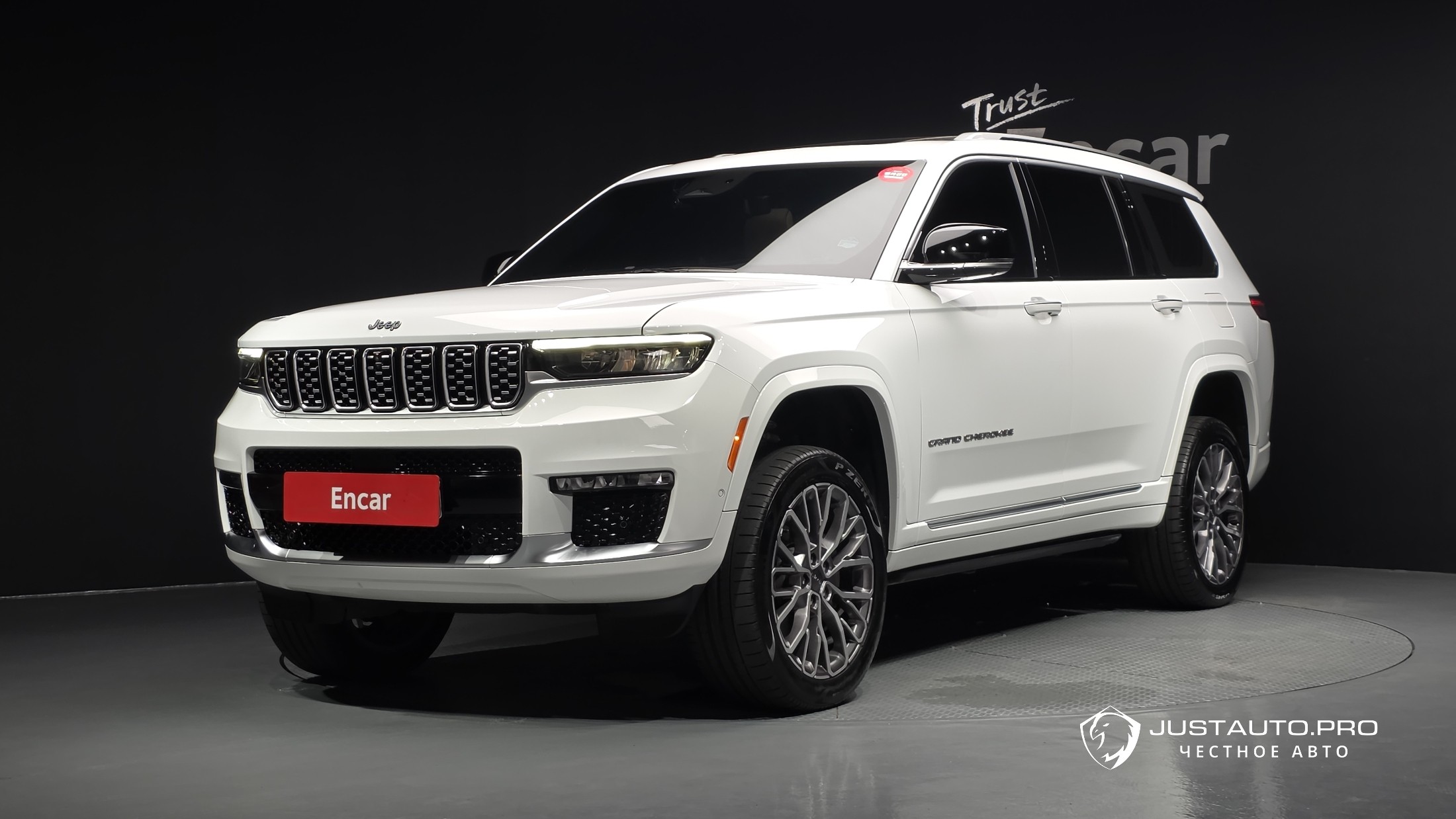 Автомобиль Jeep Cherokee