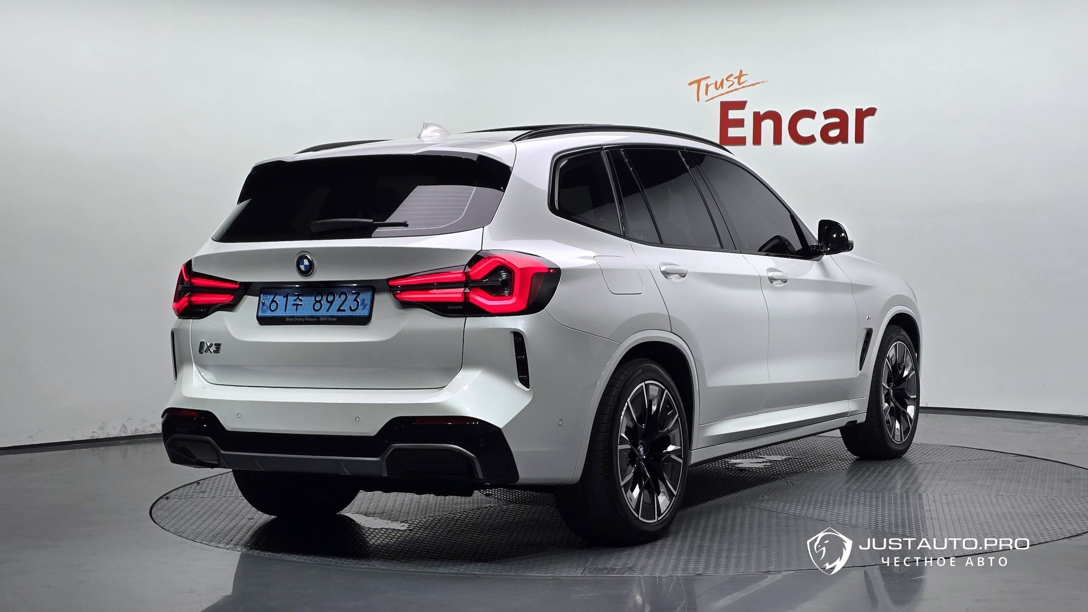 Автомобиль BMW iX3