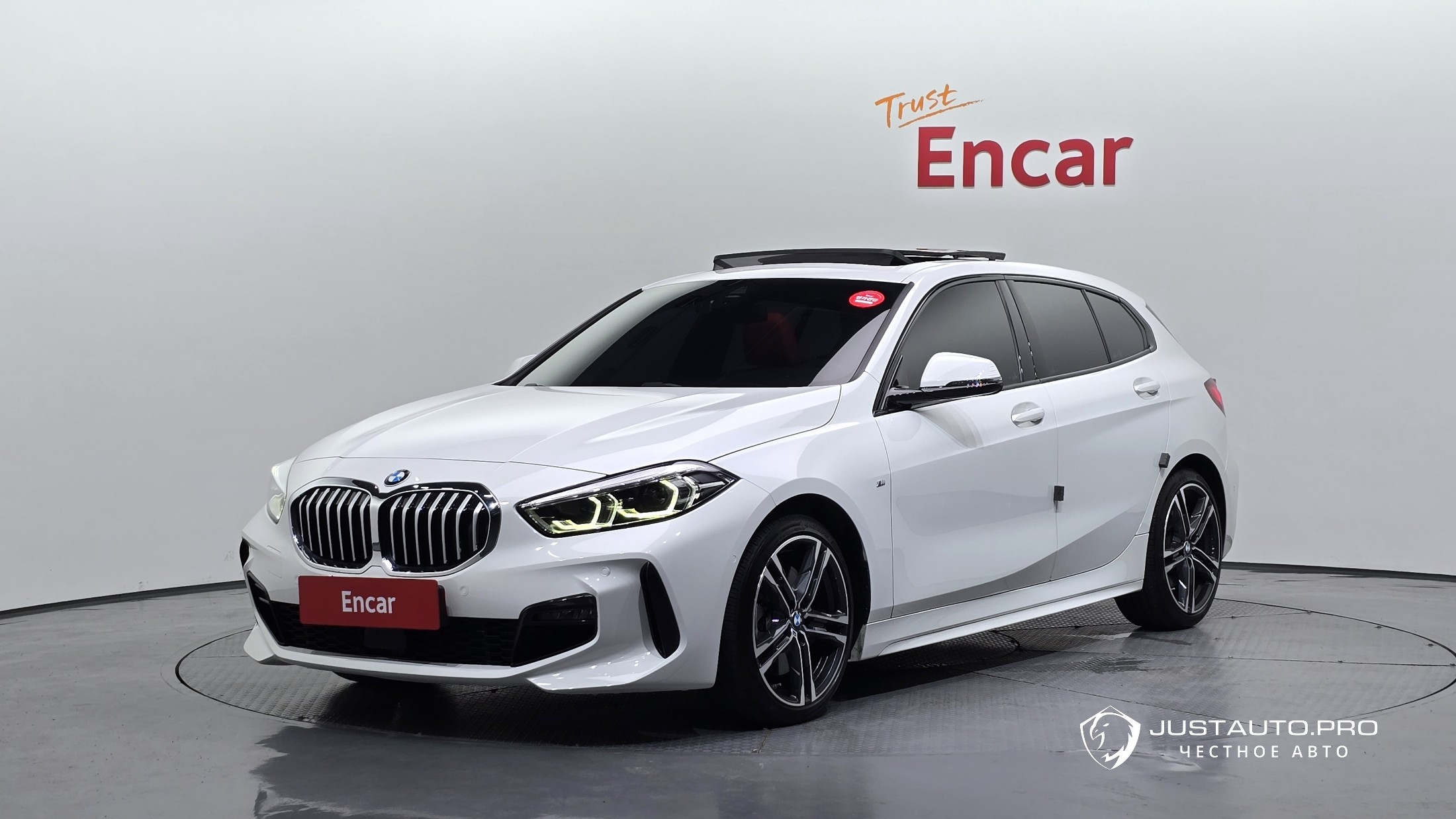 Автомобиль BMW 1-Series