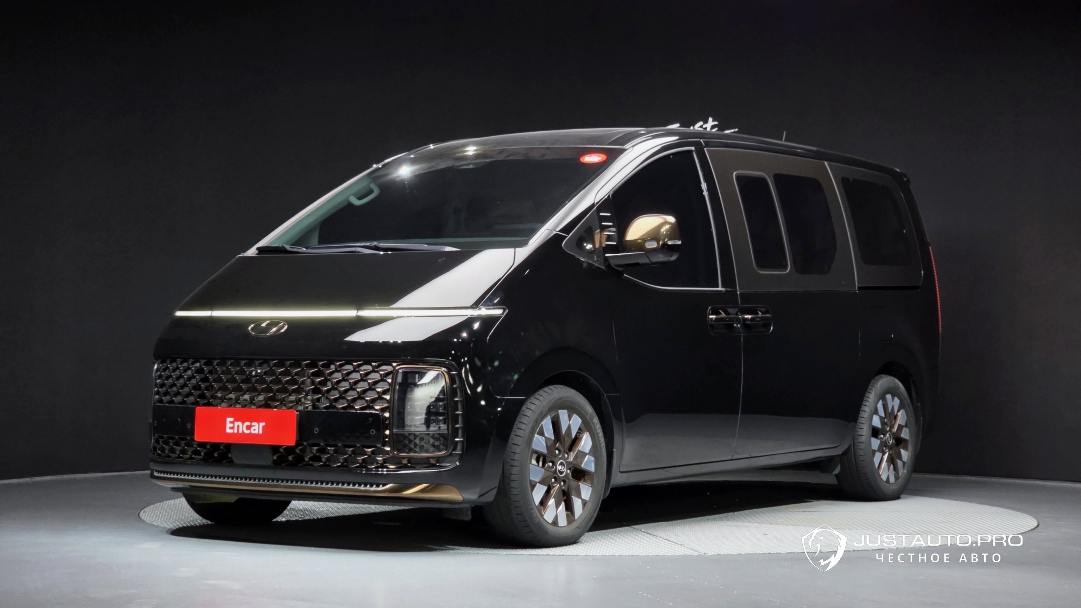 Автомобиль Hyundai Staria
