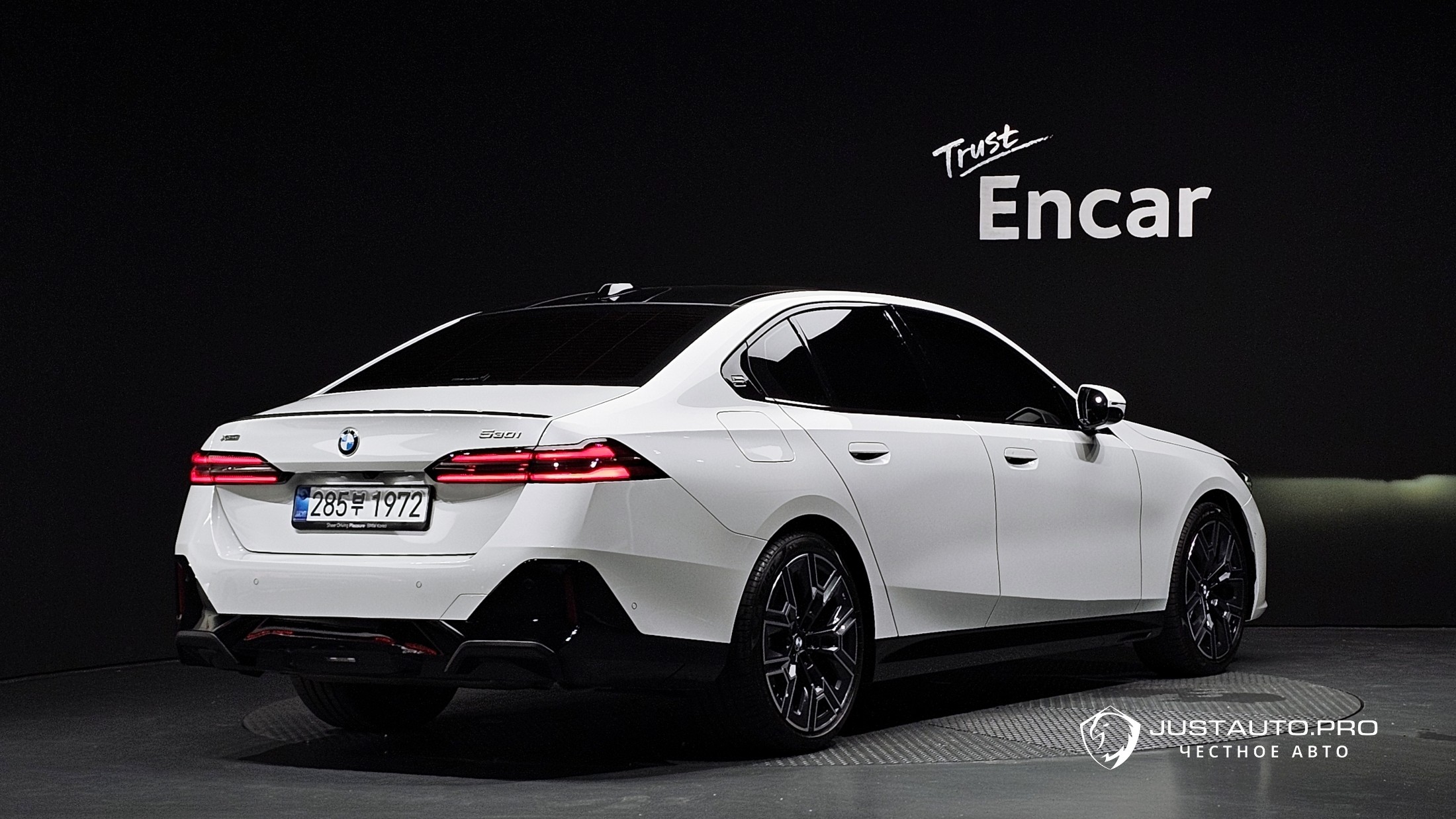 Автомобиль BMW 5-Series