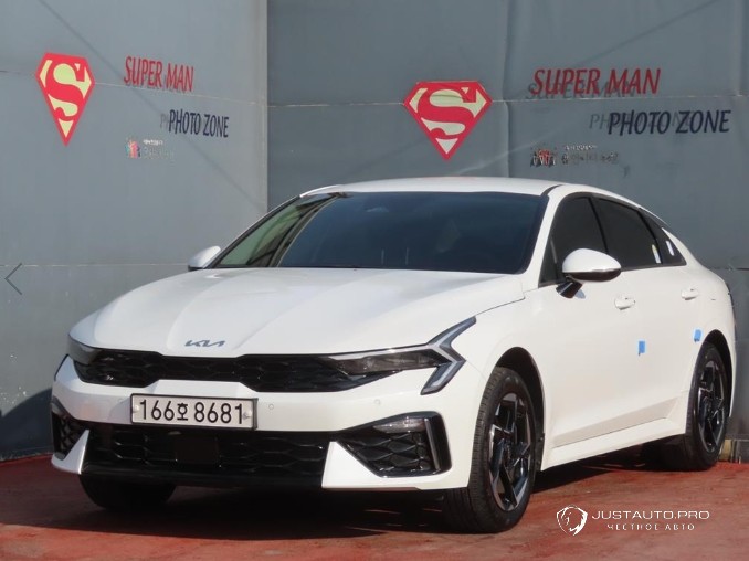 Автомобиль Kia K5
