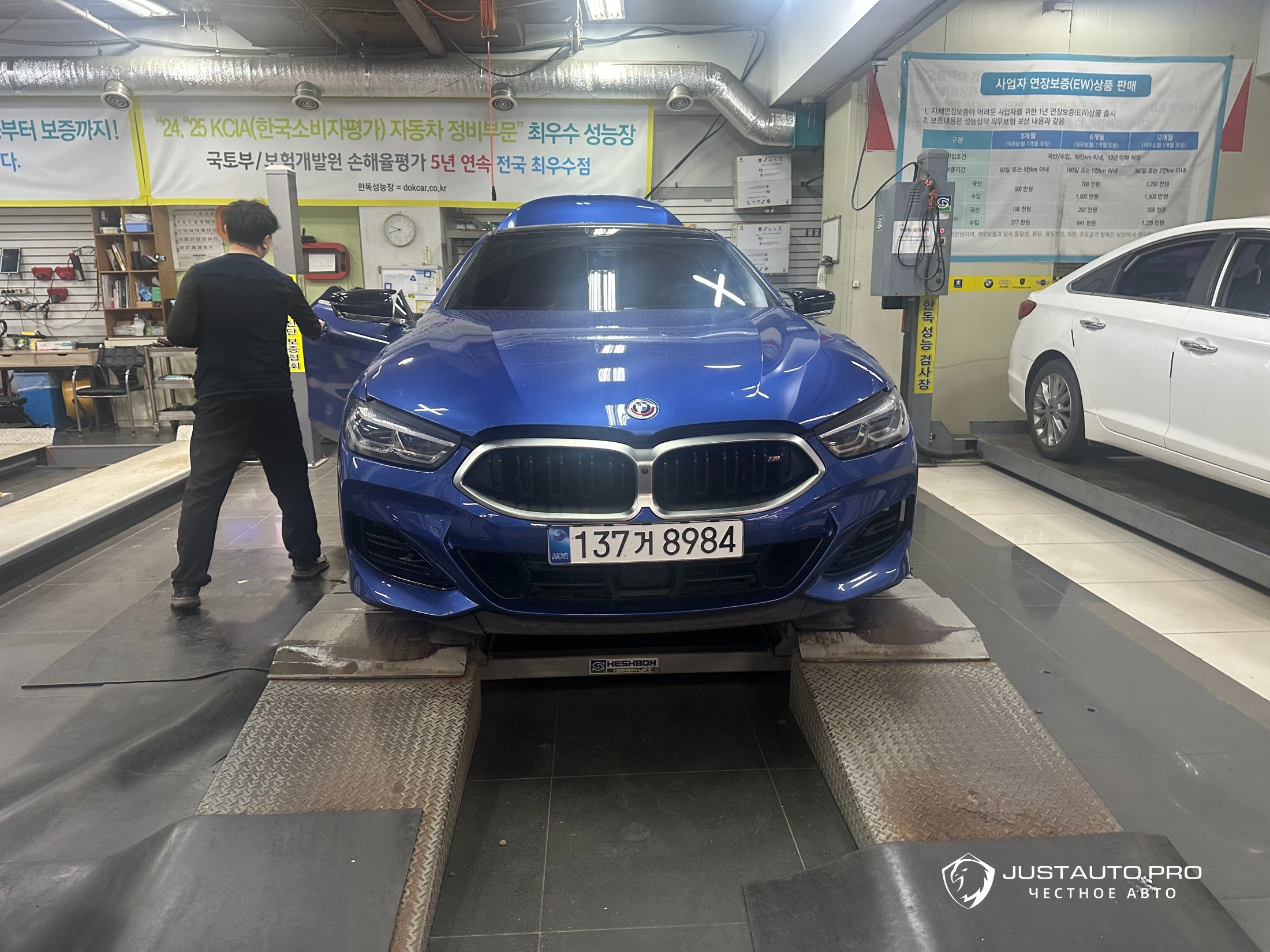 Автомобиль BMW 8-Series