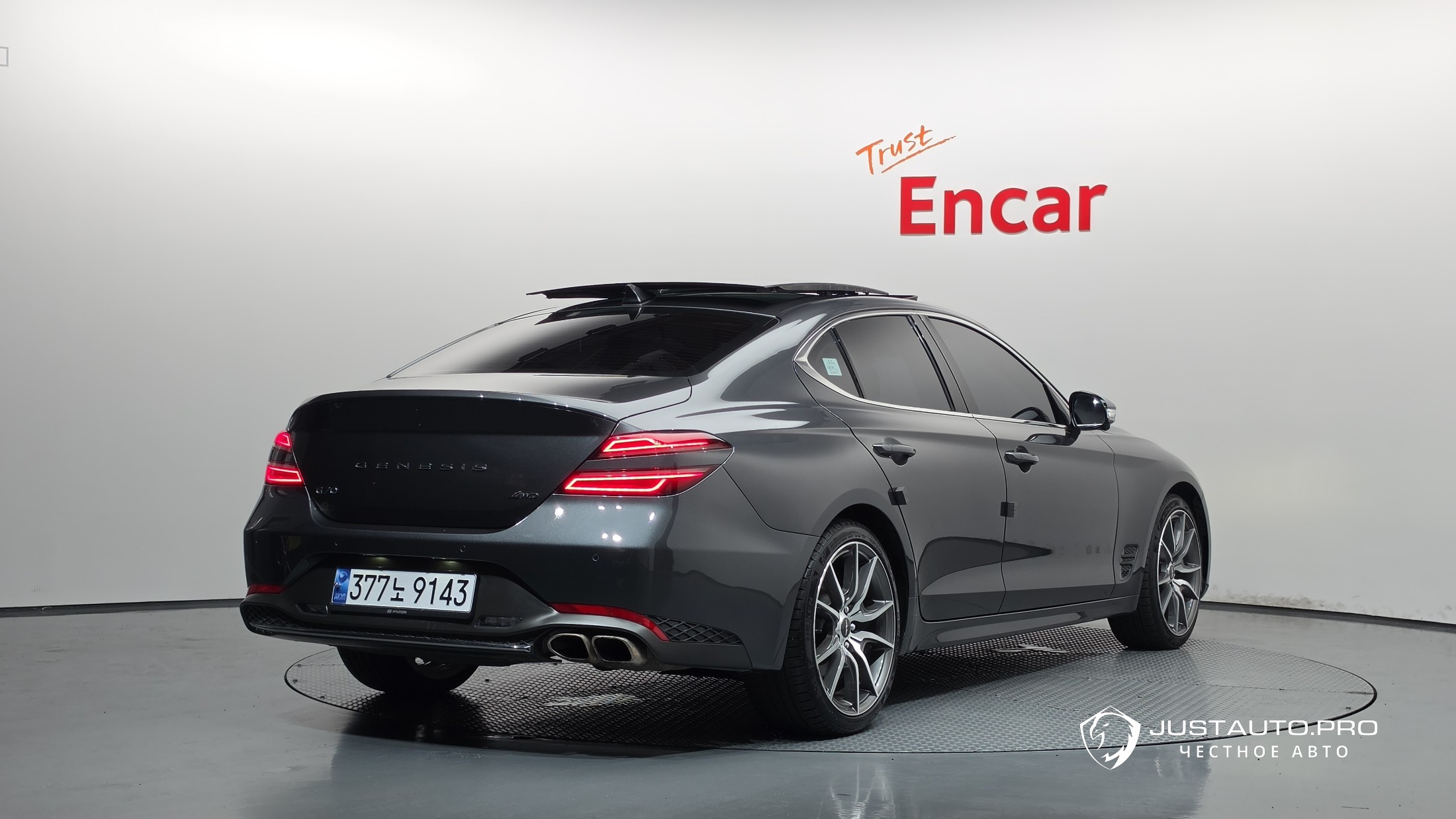 Автомобиль Genesis G70