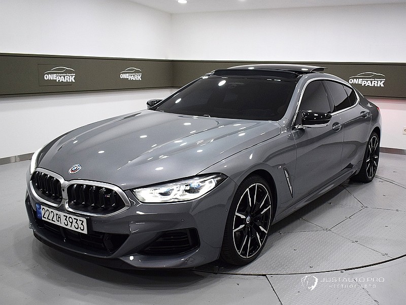 Автомобиль BMW 8-Series