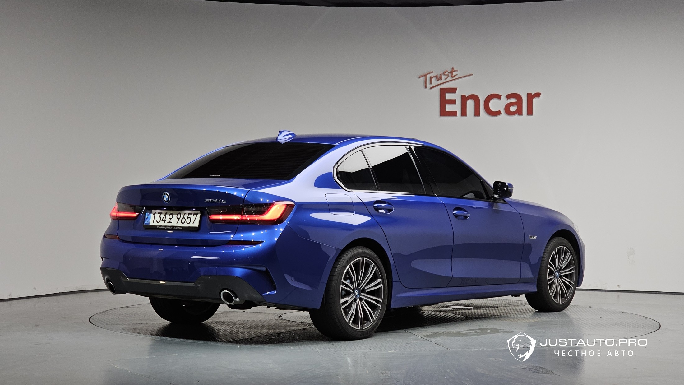 Автомобиль BMW 3-Series