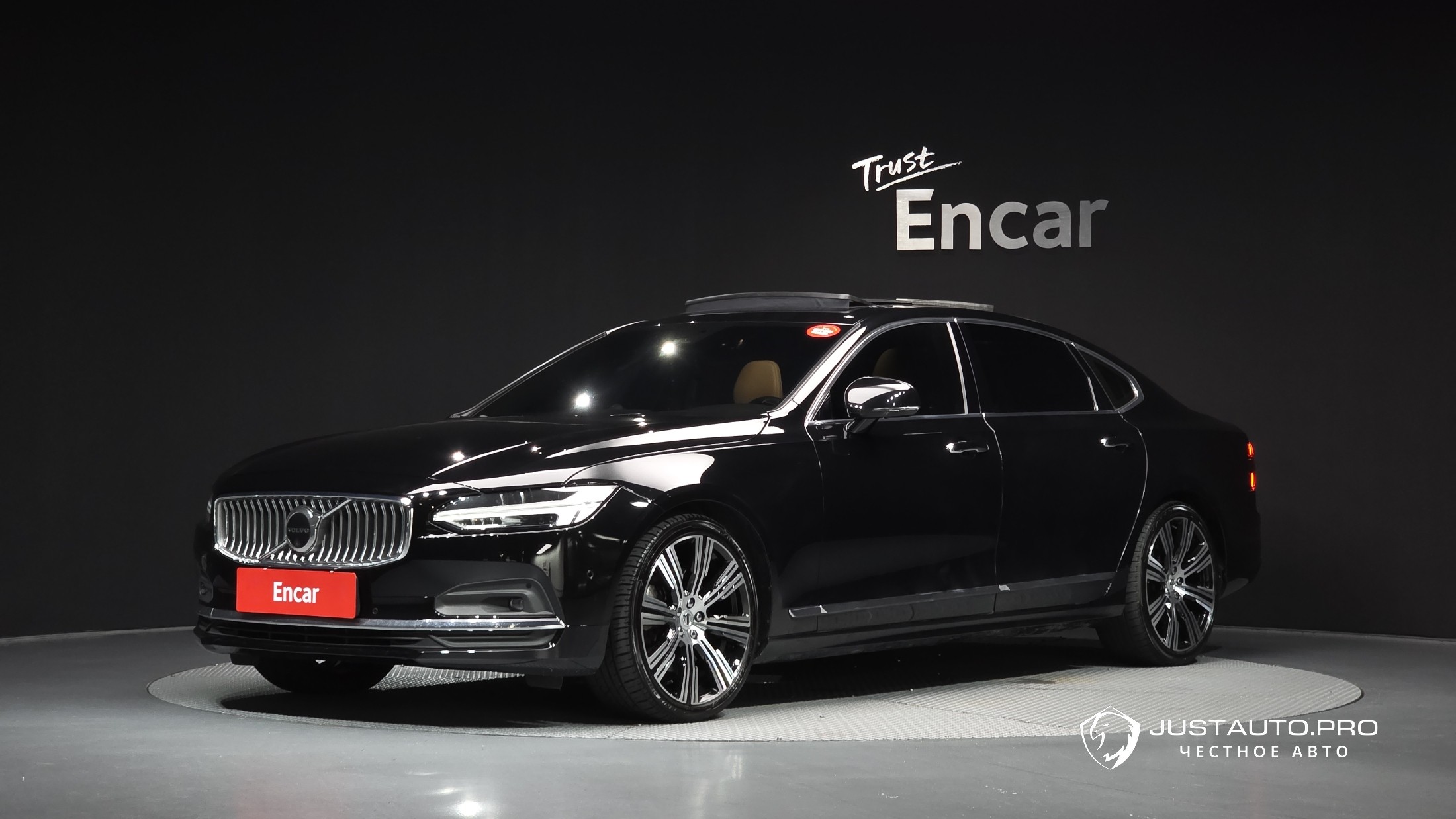 Автомобиль Volvo S90