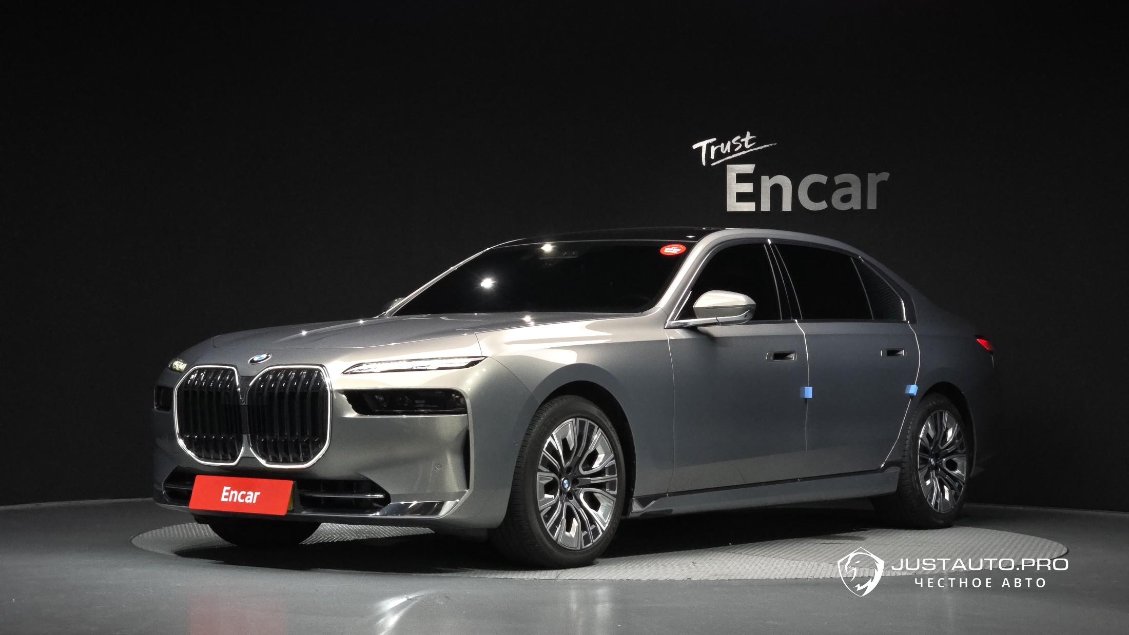 Автомобиль BMW 7-Series
