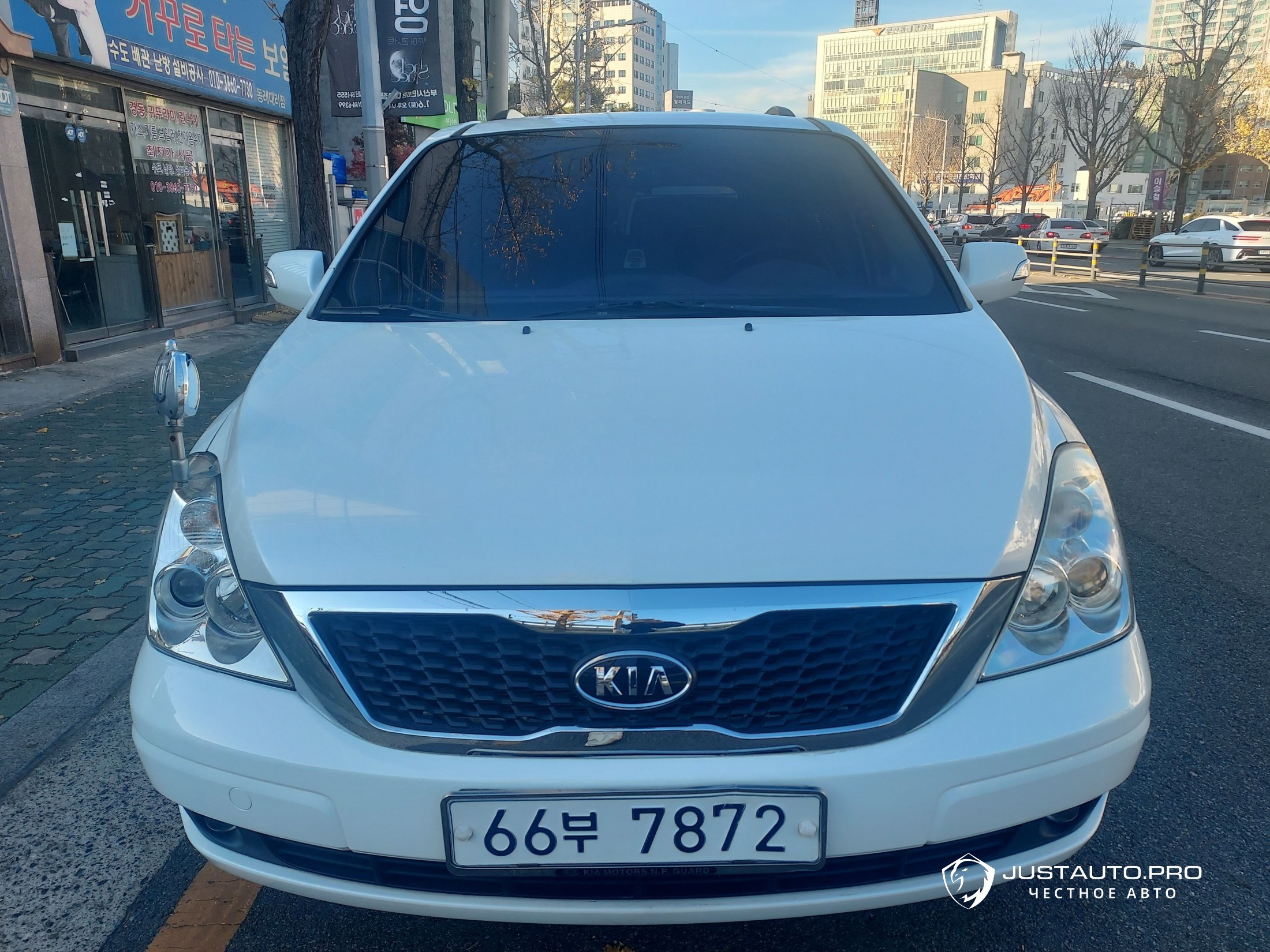 Автомобиль Kia Canival