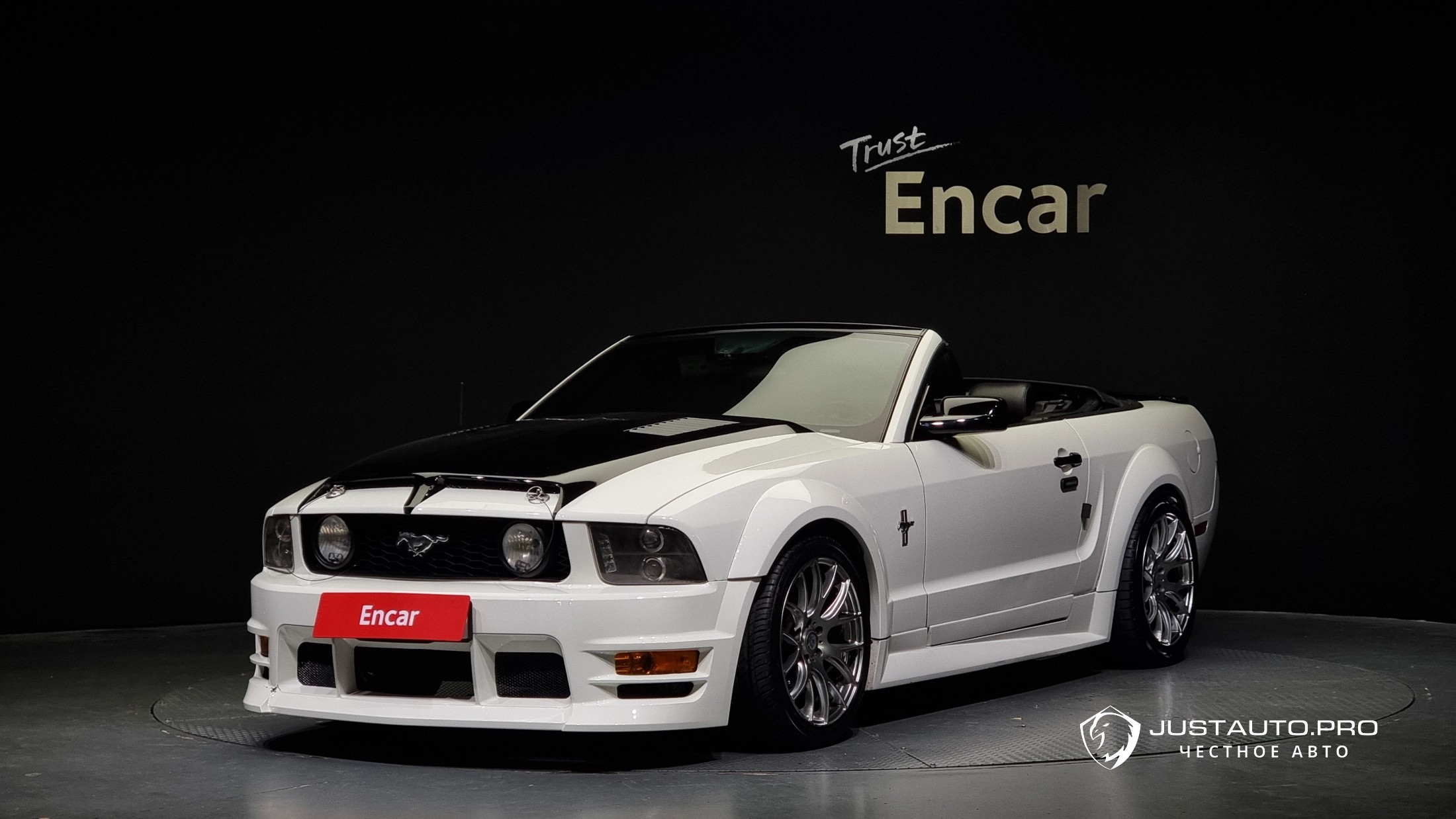 Автомобиль Ford Mustang
