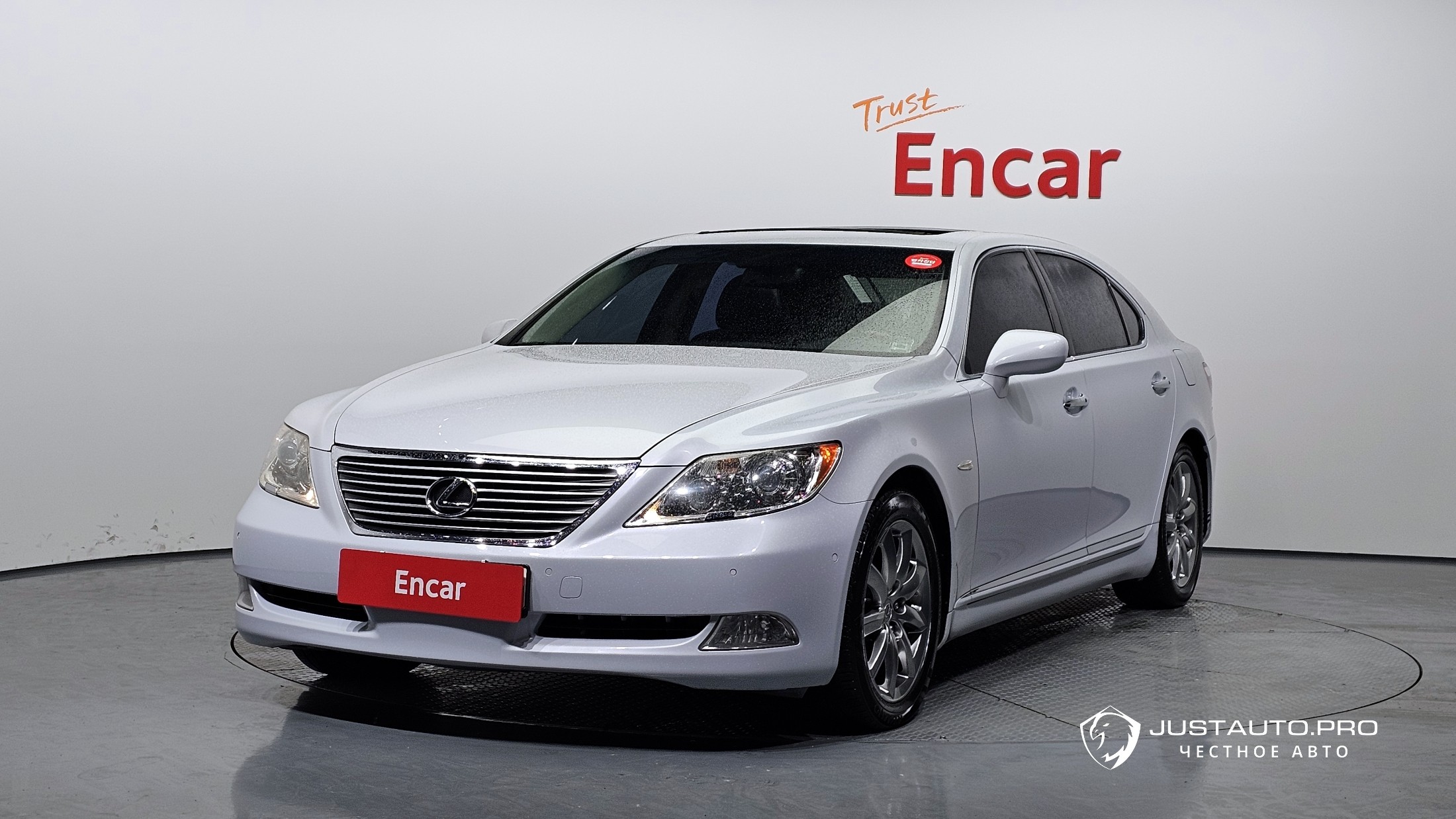 Автомобиль Lexus LS