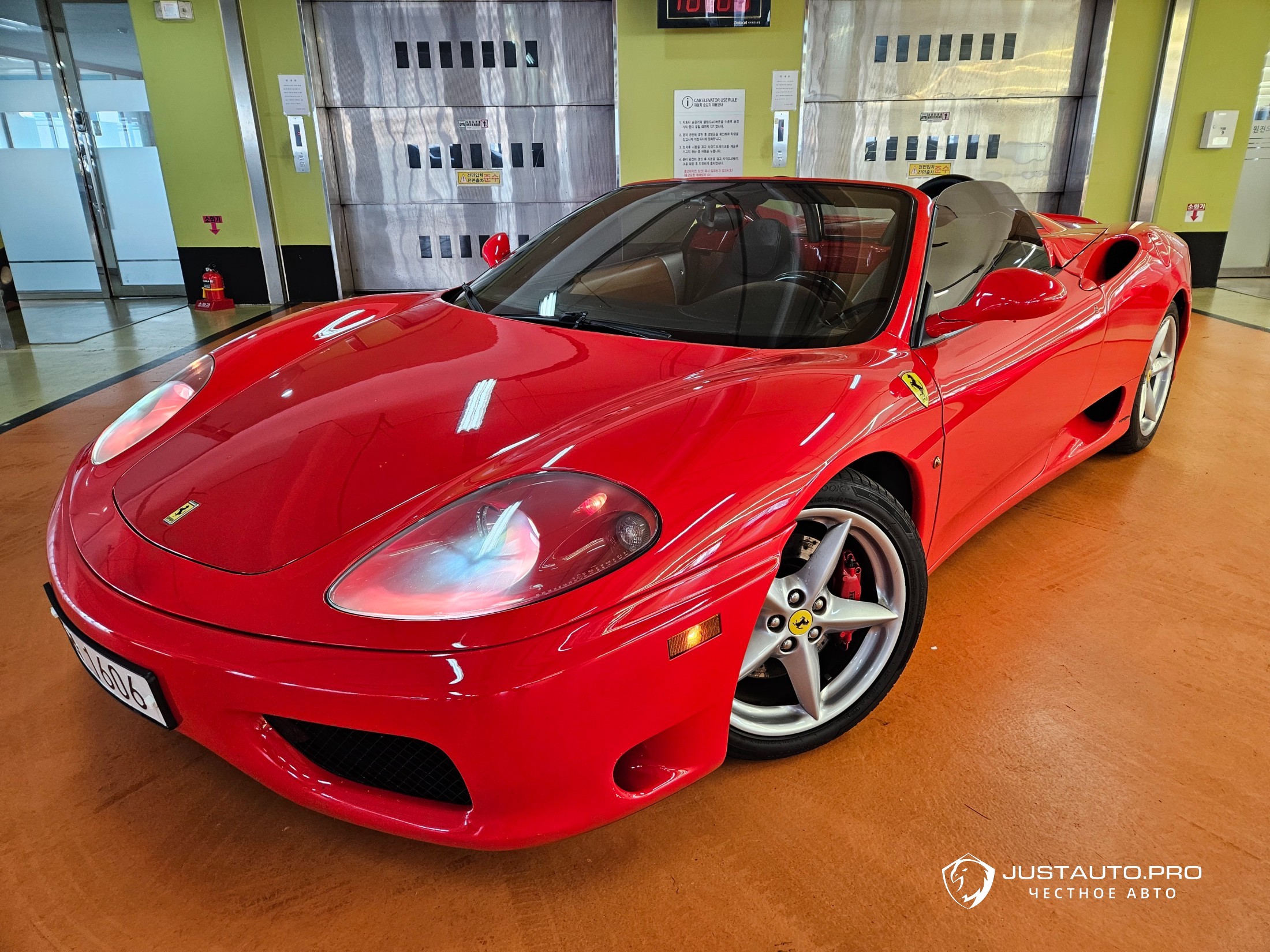 Автомобиль Ferrari 360
