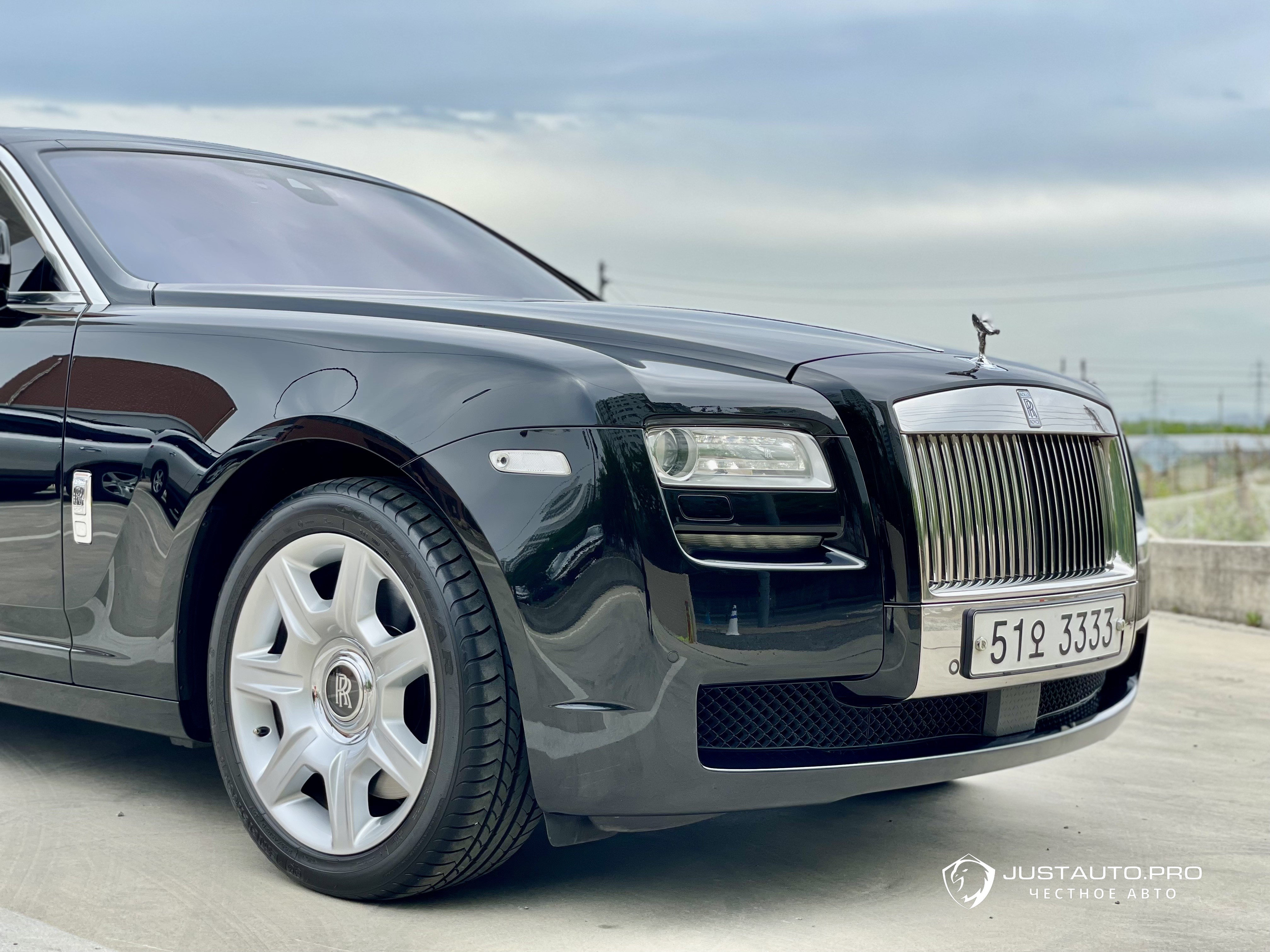 Автомобиль Rolls-Royce Ghost