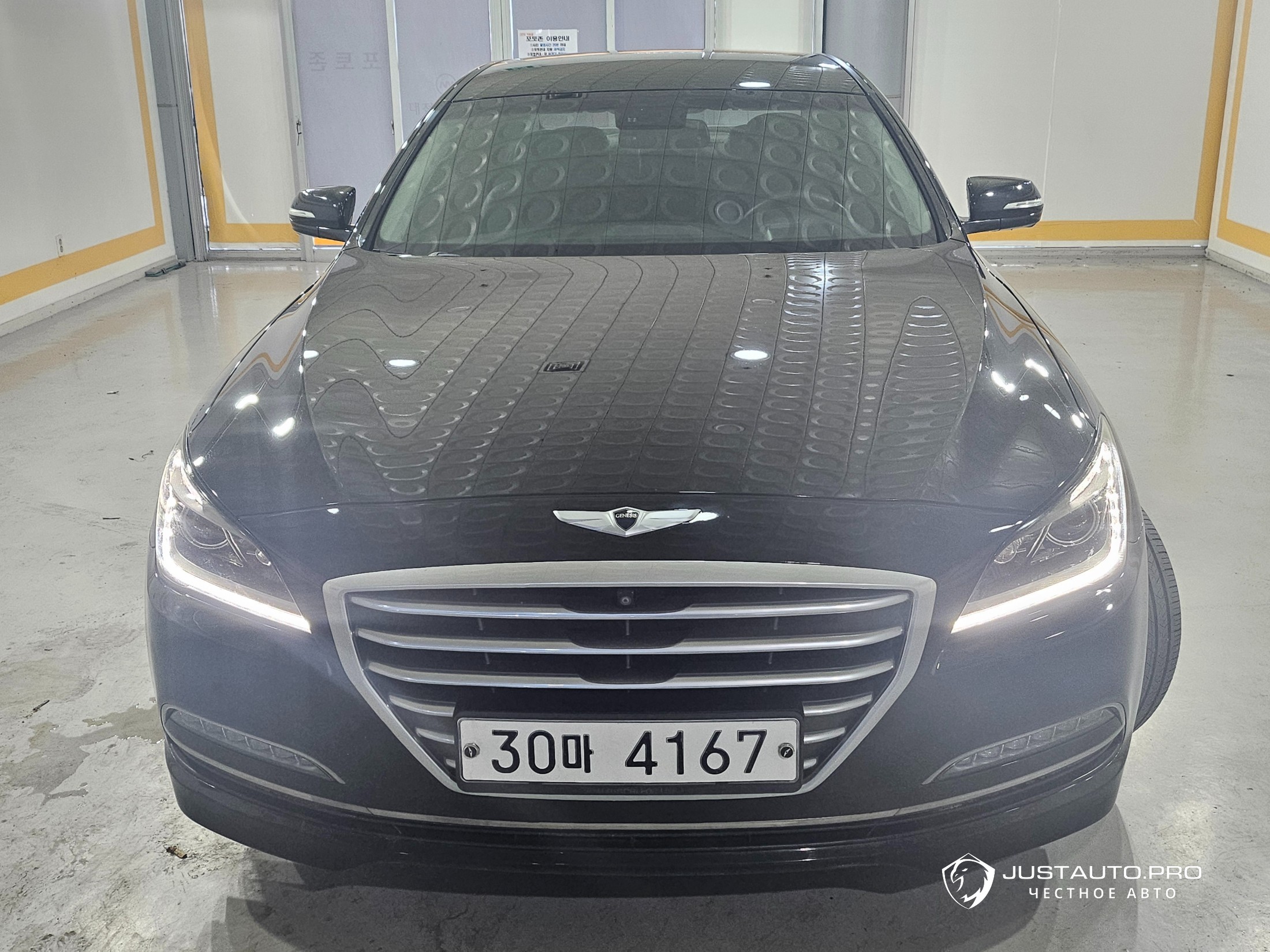 Автомобиль Hyundai Genesis