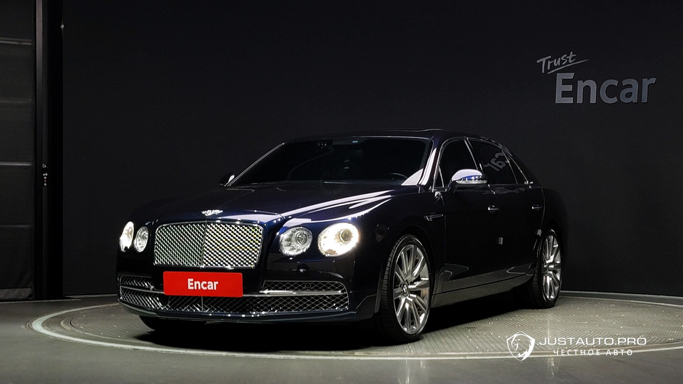 Автомобиль Bentley Flying Spur
