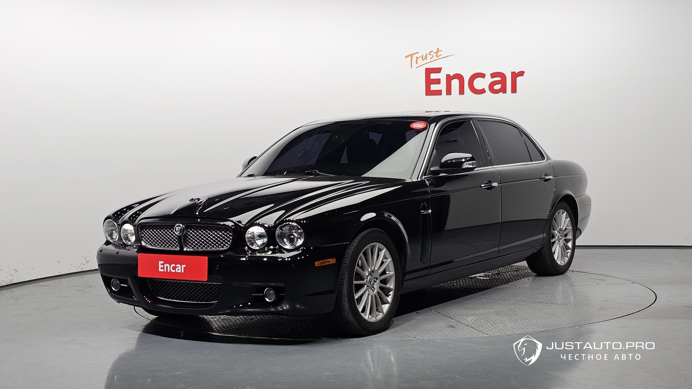 Автомобиль Jaguar XJ
