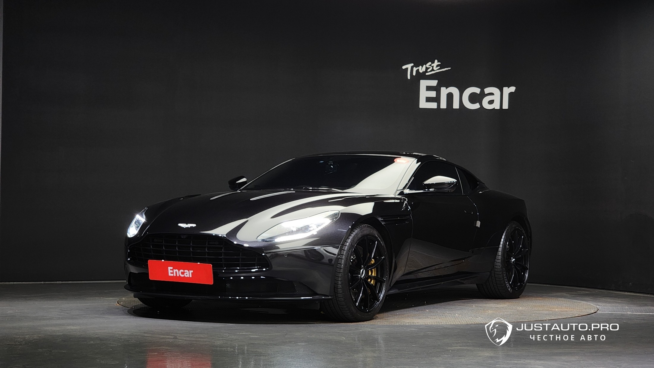 Автомобиль Astonmartin DB11