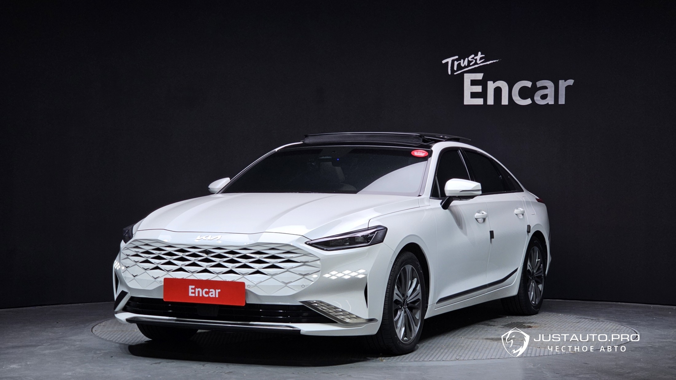 Автомобиль Kia K8