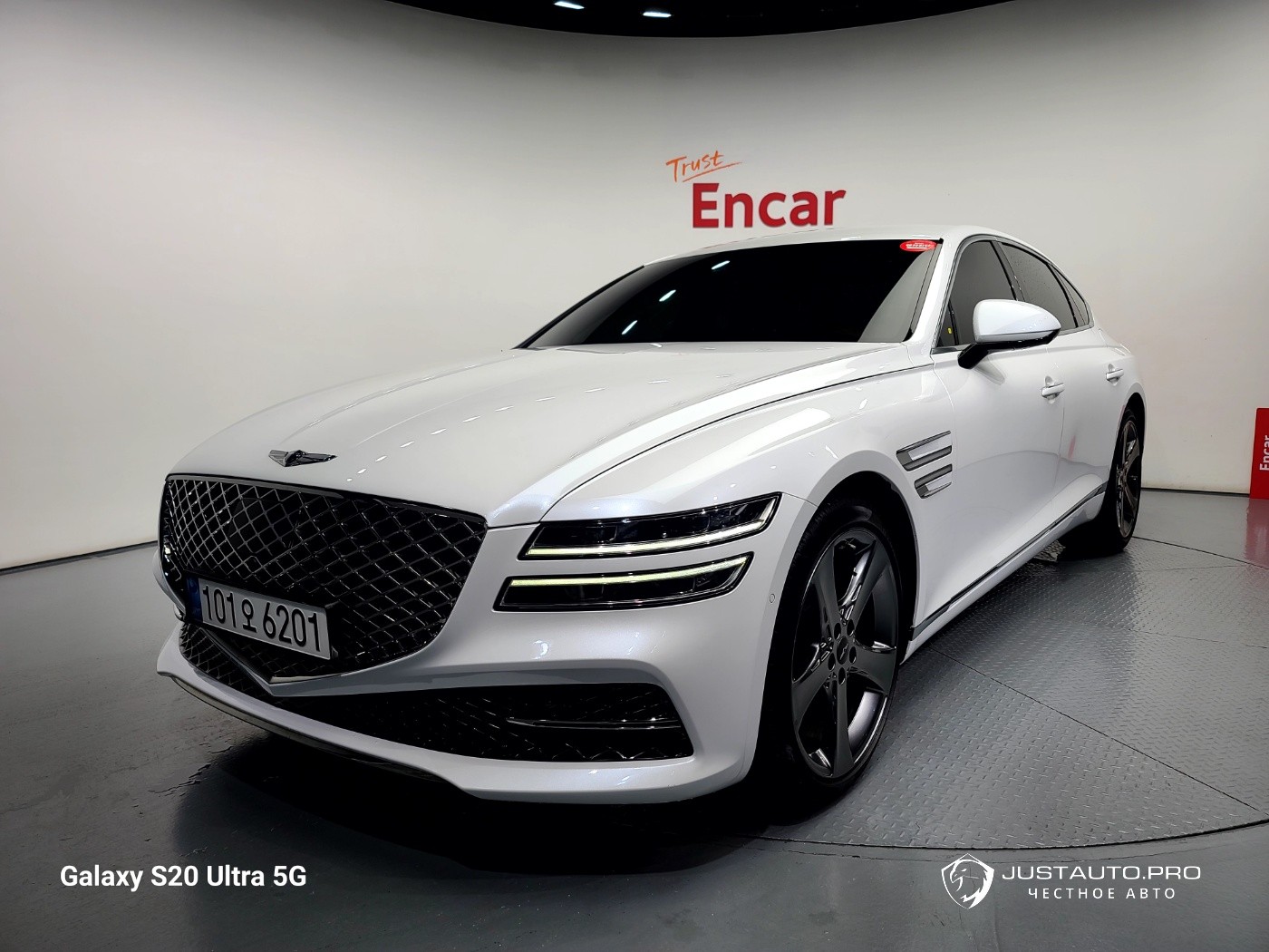 Автомобиль Genesis G80