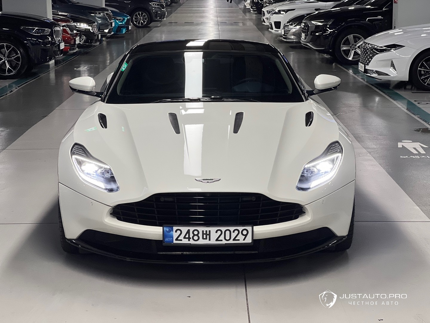 Автомобиль Astonmartin DB11