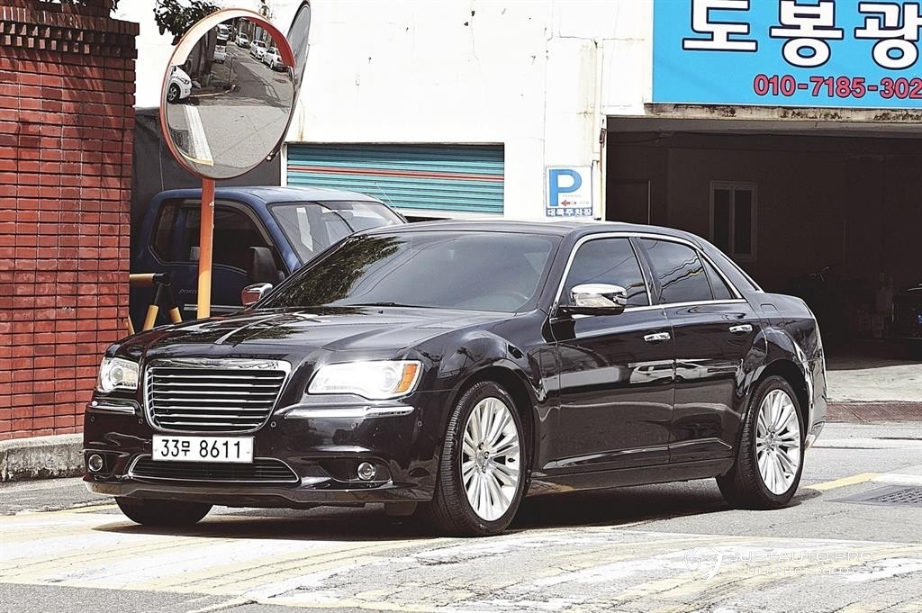 Автомобиль Chrysler 300C